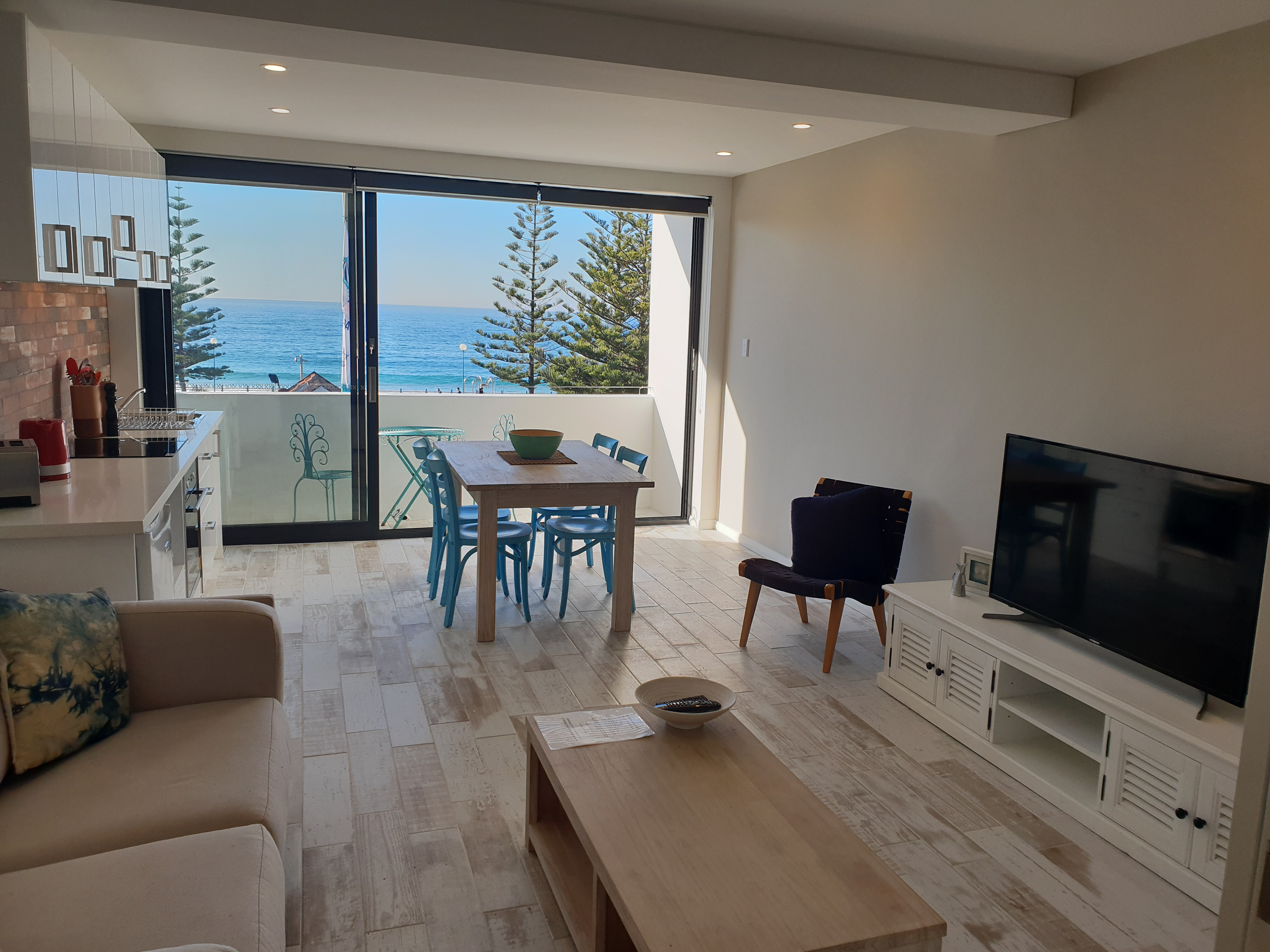 MODERN coogee beach front 6 with parking