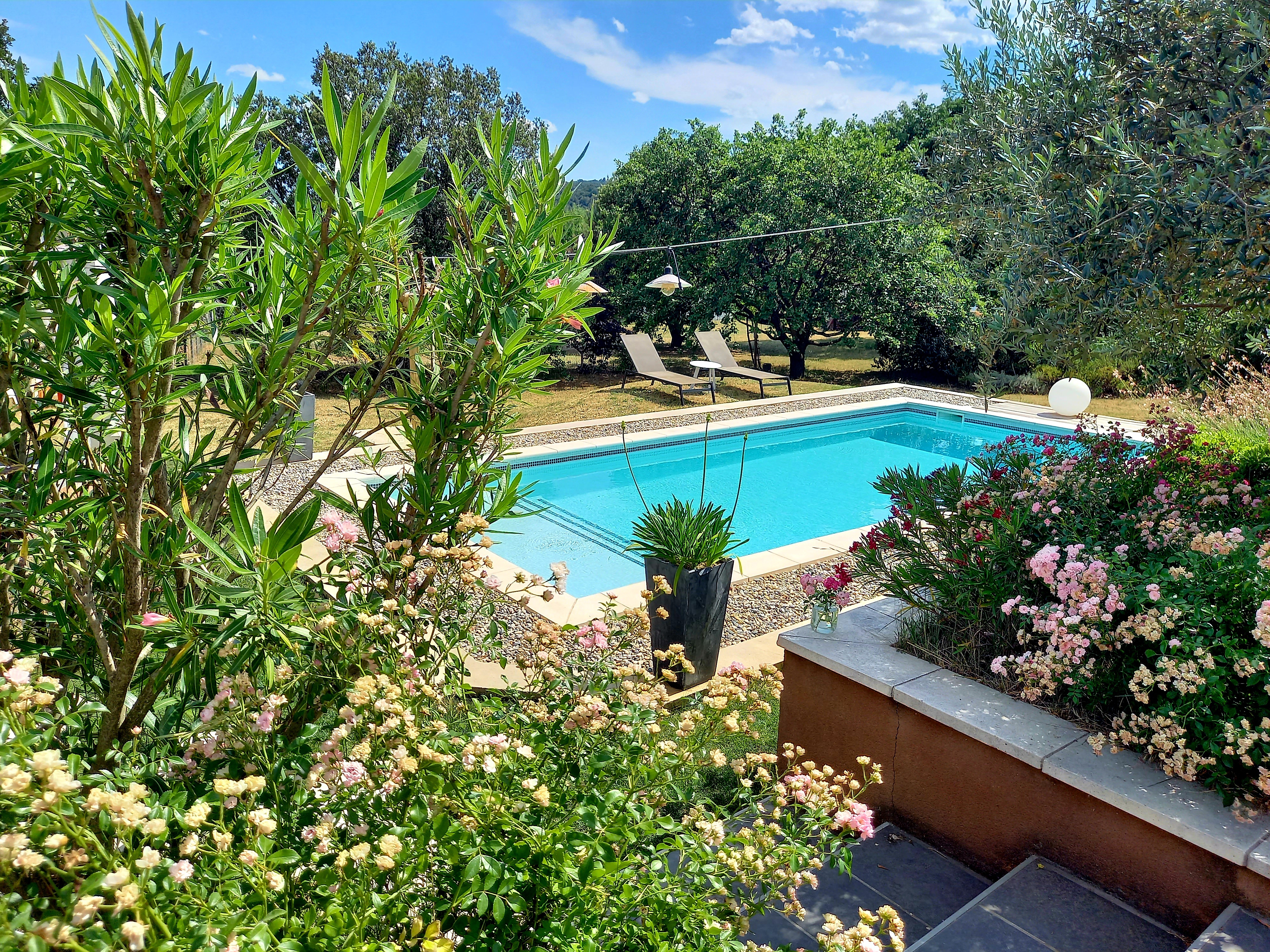 Provencal villa on 5000m2 of land and pool