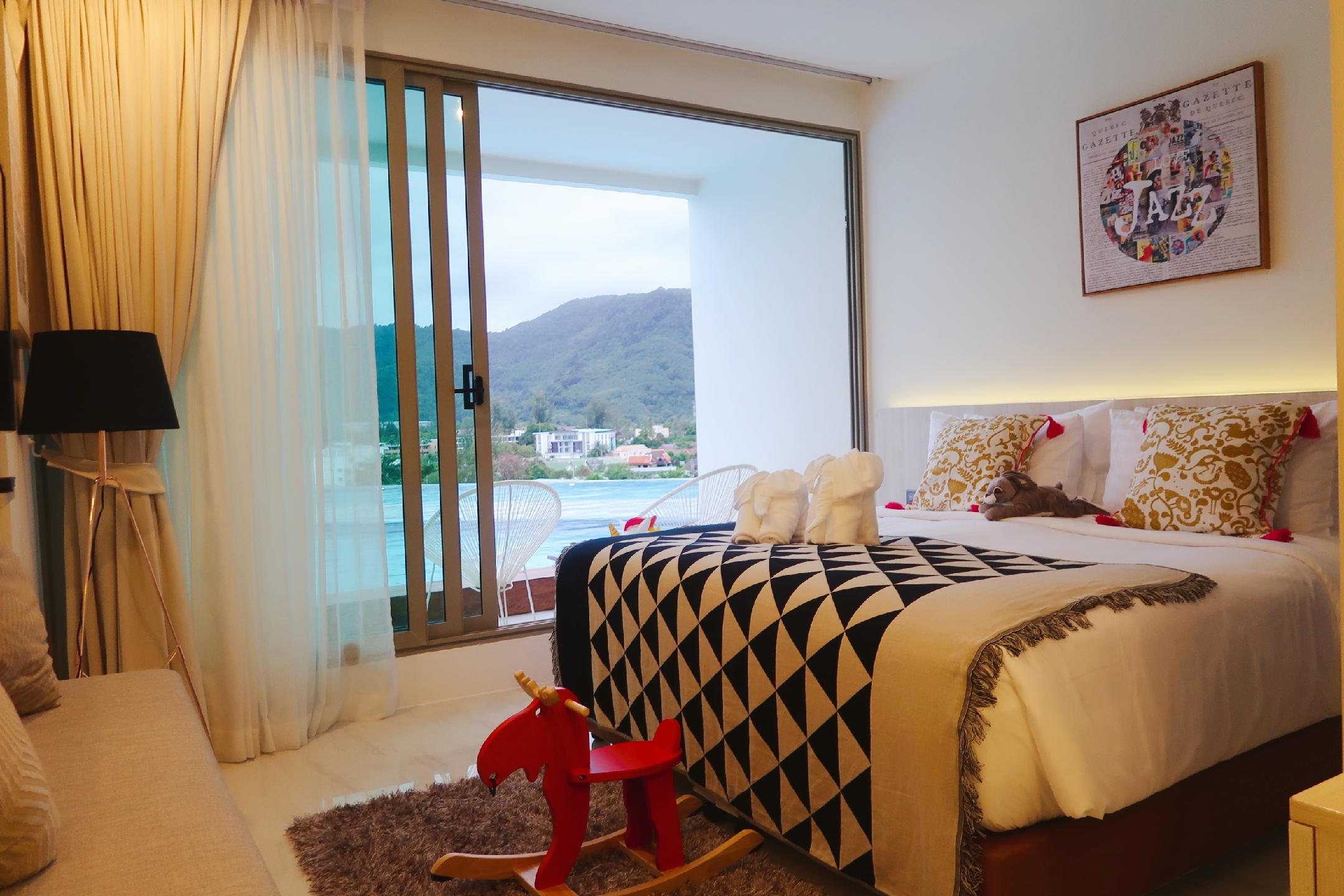 Time | Trojan Pool Infinity Pool 3 mins walk to Kamala Beach Phuket Air Conditioner Bus Stop