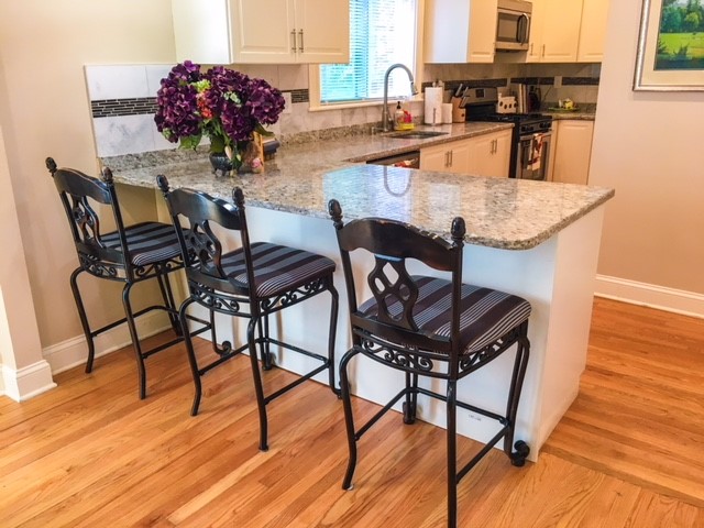 Fully-Equipped 2nd Floor 1-Bed 1-Bath Apt