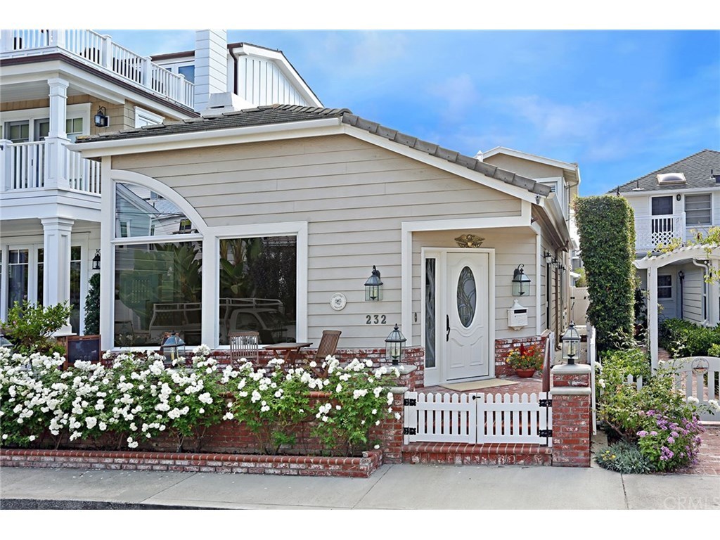 Beautiful Balboa Island Home Steps To The Water! Houses for Rent in