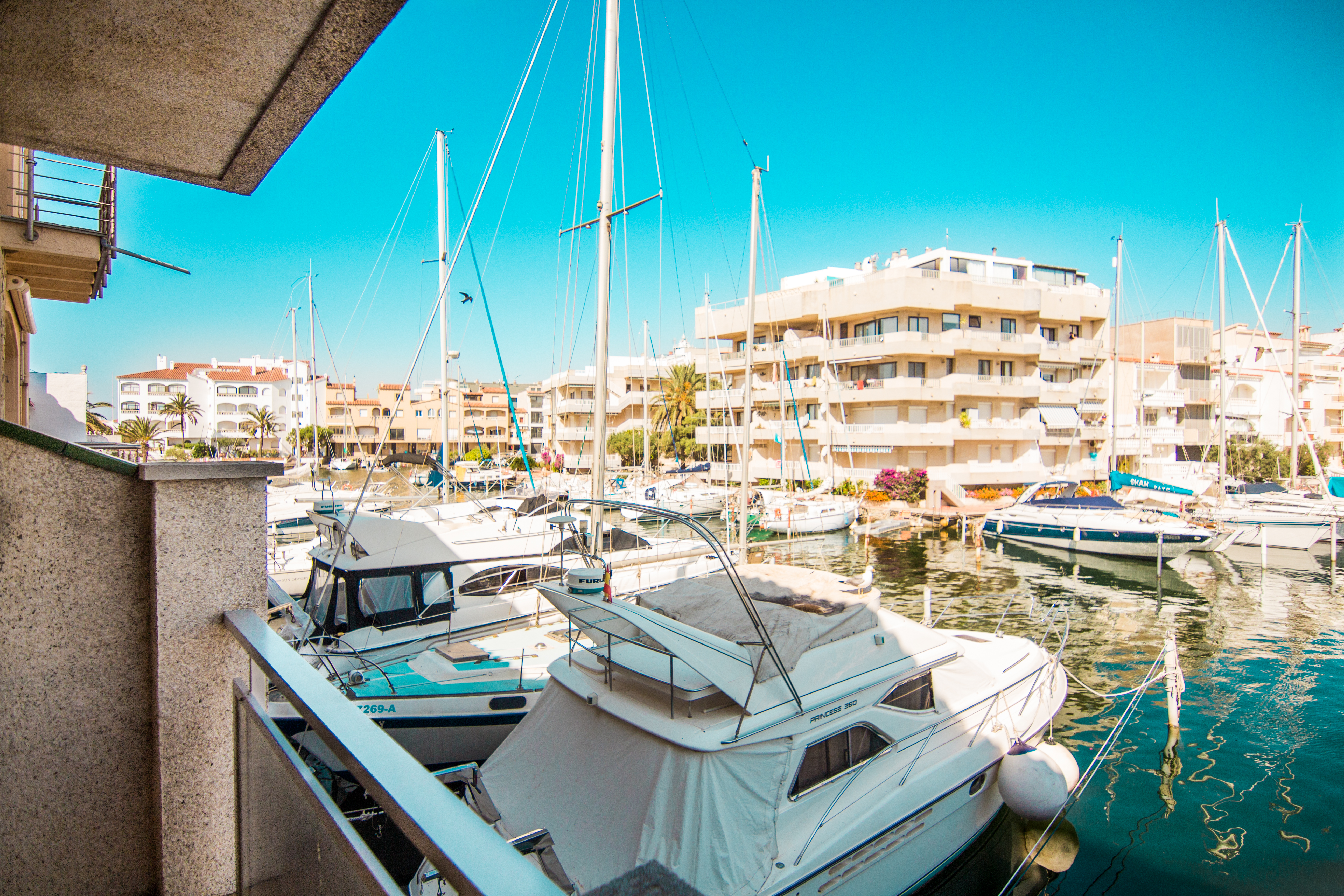 Norfeu - apartamento sobre canal in Castelló d'Empúries, Girona