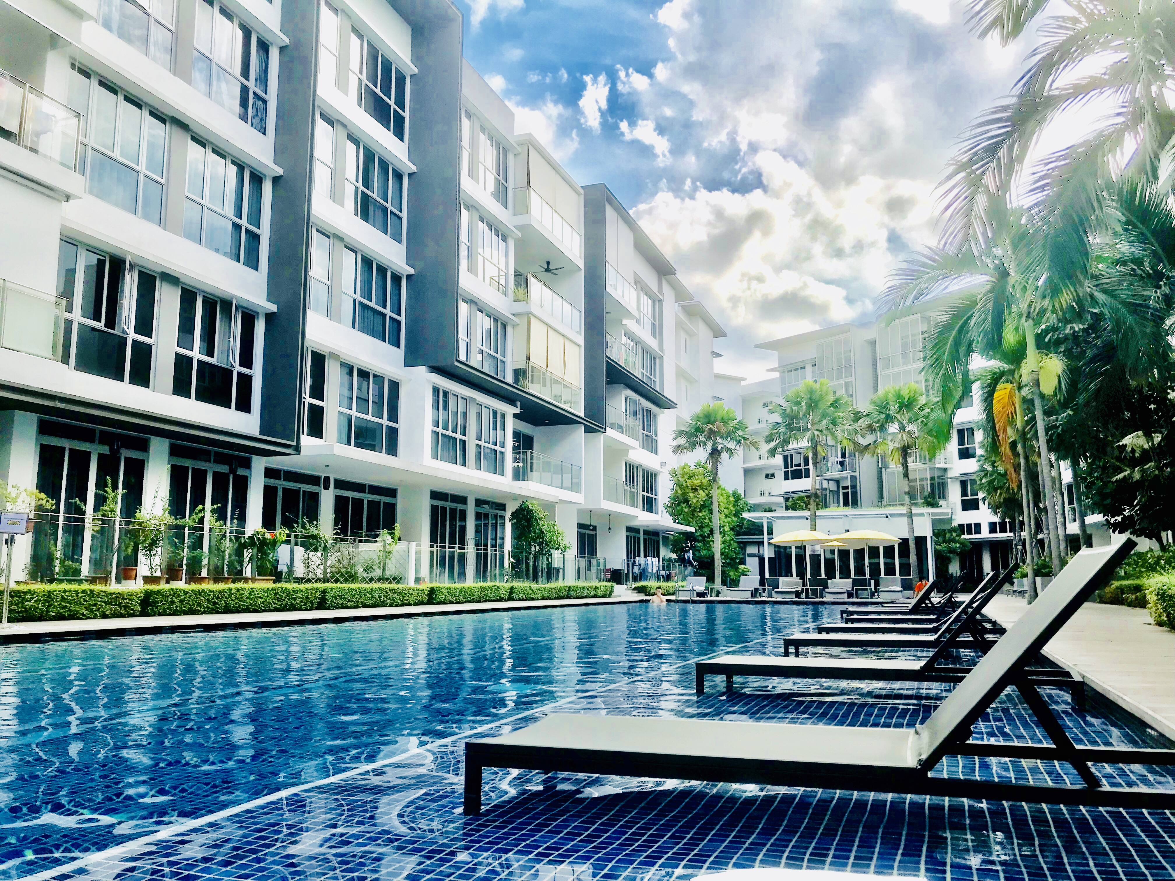 Resort-Feel Private Room In a Luxurious Condo