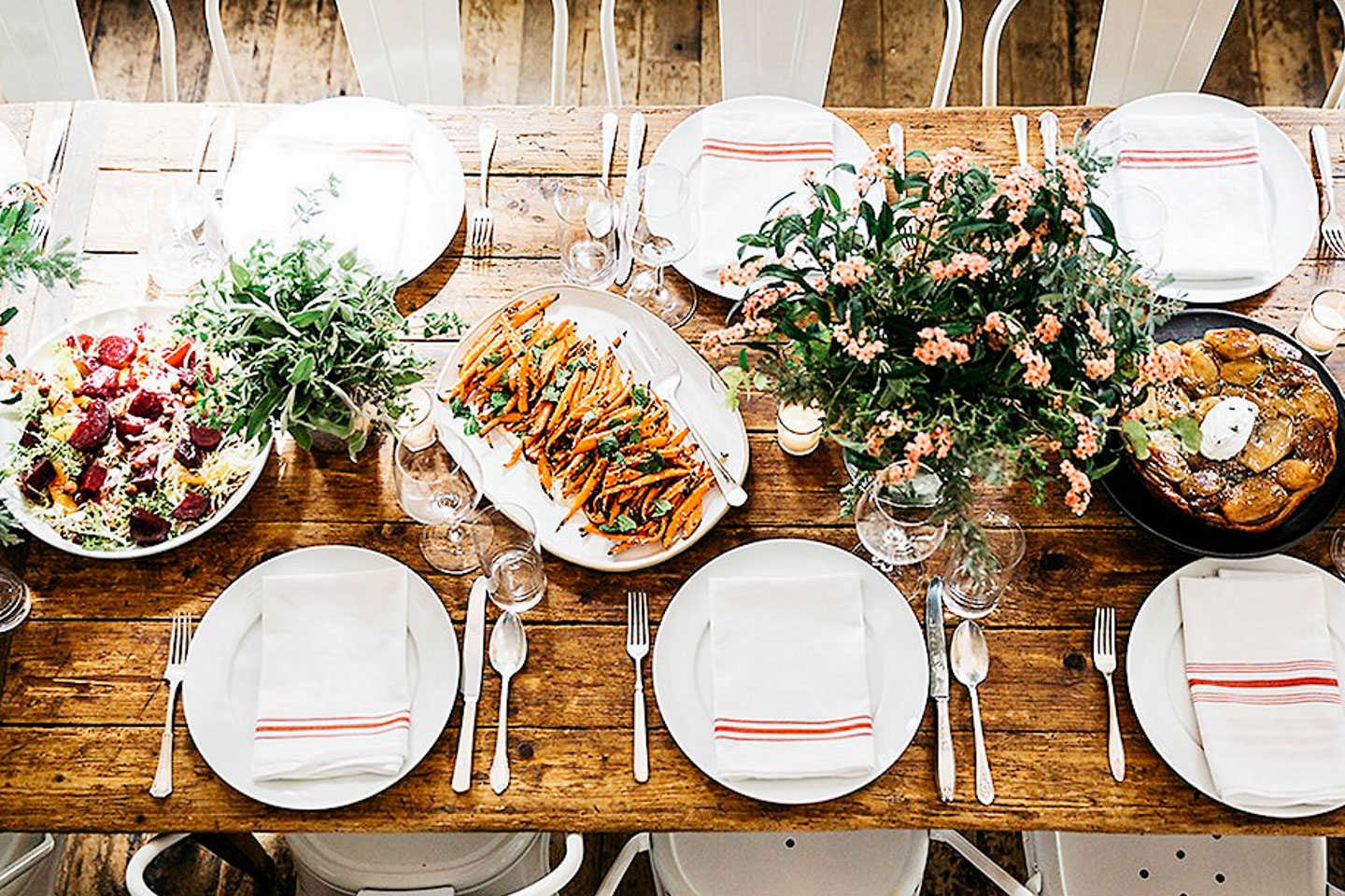 семья за обедом. сосны сериал 2015–2016. рисунок школьной столовой. элен ресторан москва. люди за столом в ресторане.