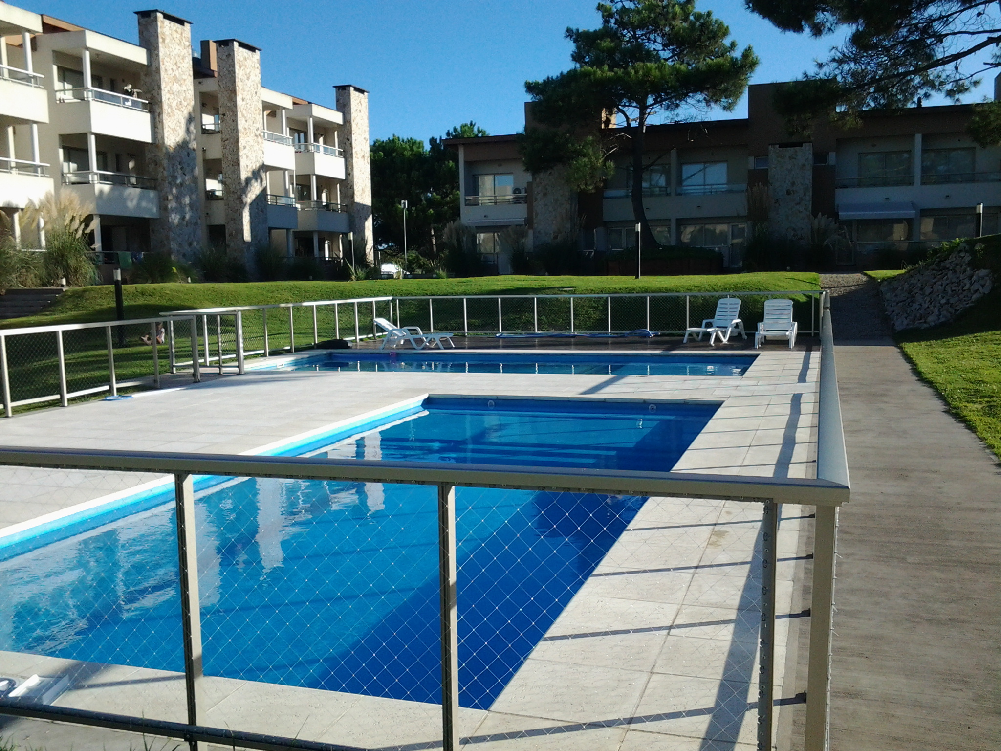 Lovely duplex in complex with great park!!!