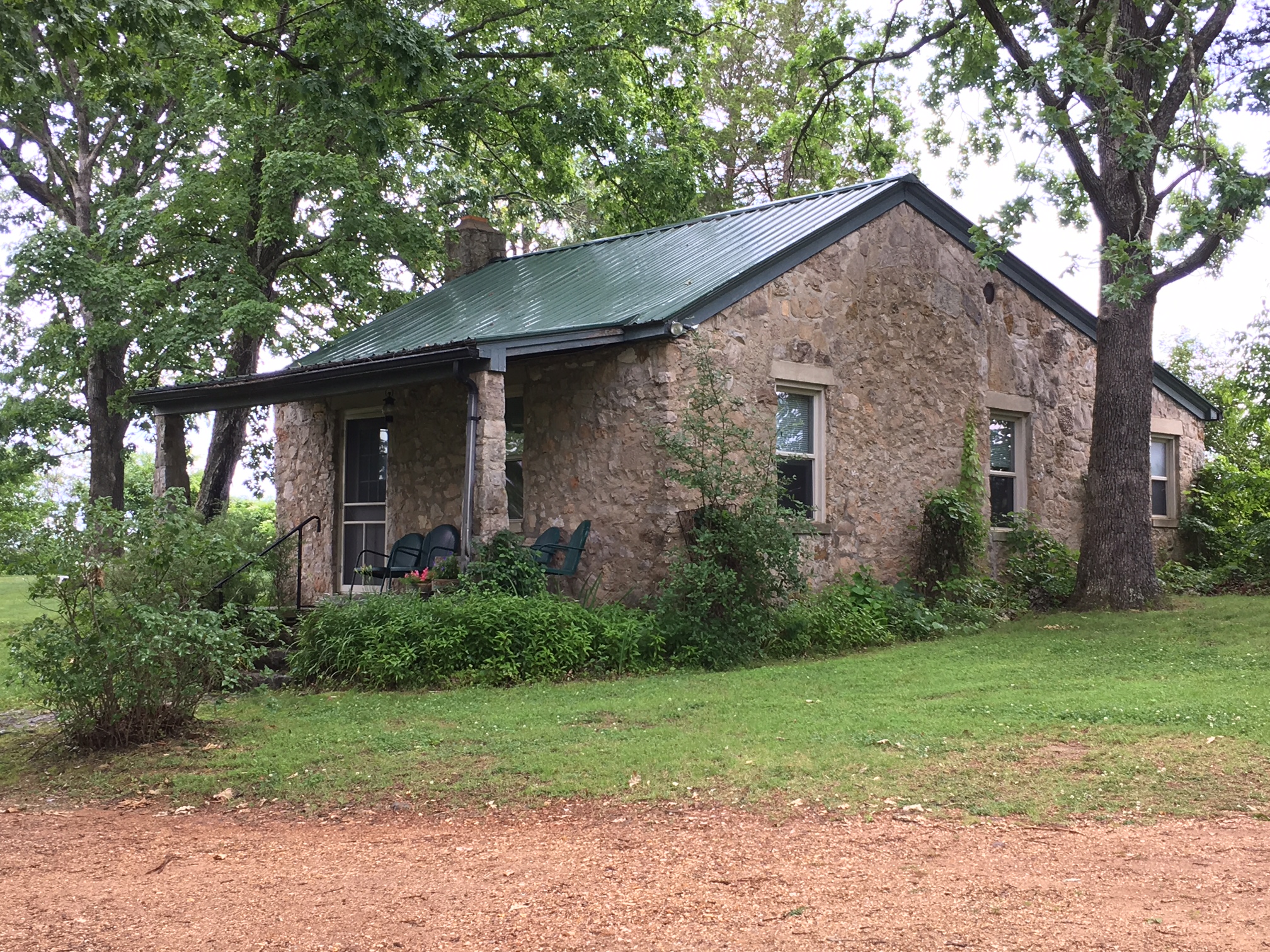 The Stone Cottage at EdgClif Farms & Vineyard Farm stays for Rent in
