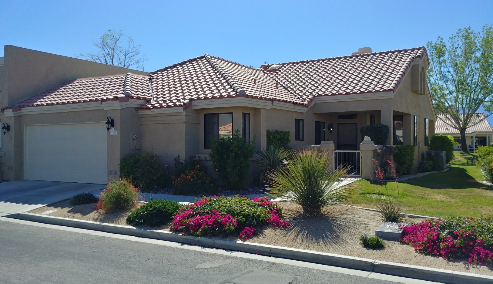 2 Bedroom+Den, Golf Tennis Swim Hike & Coachella!