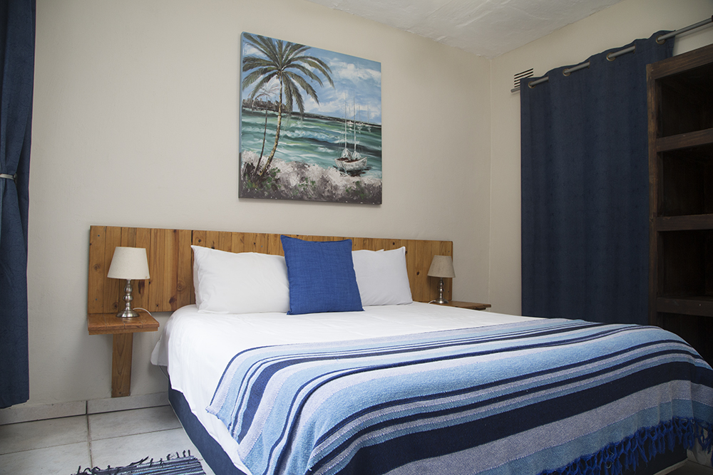 Pebble Cottage. 1 min walk to beach!