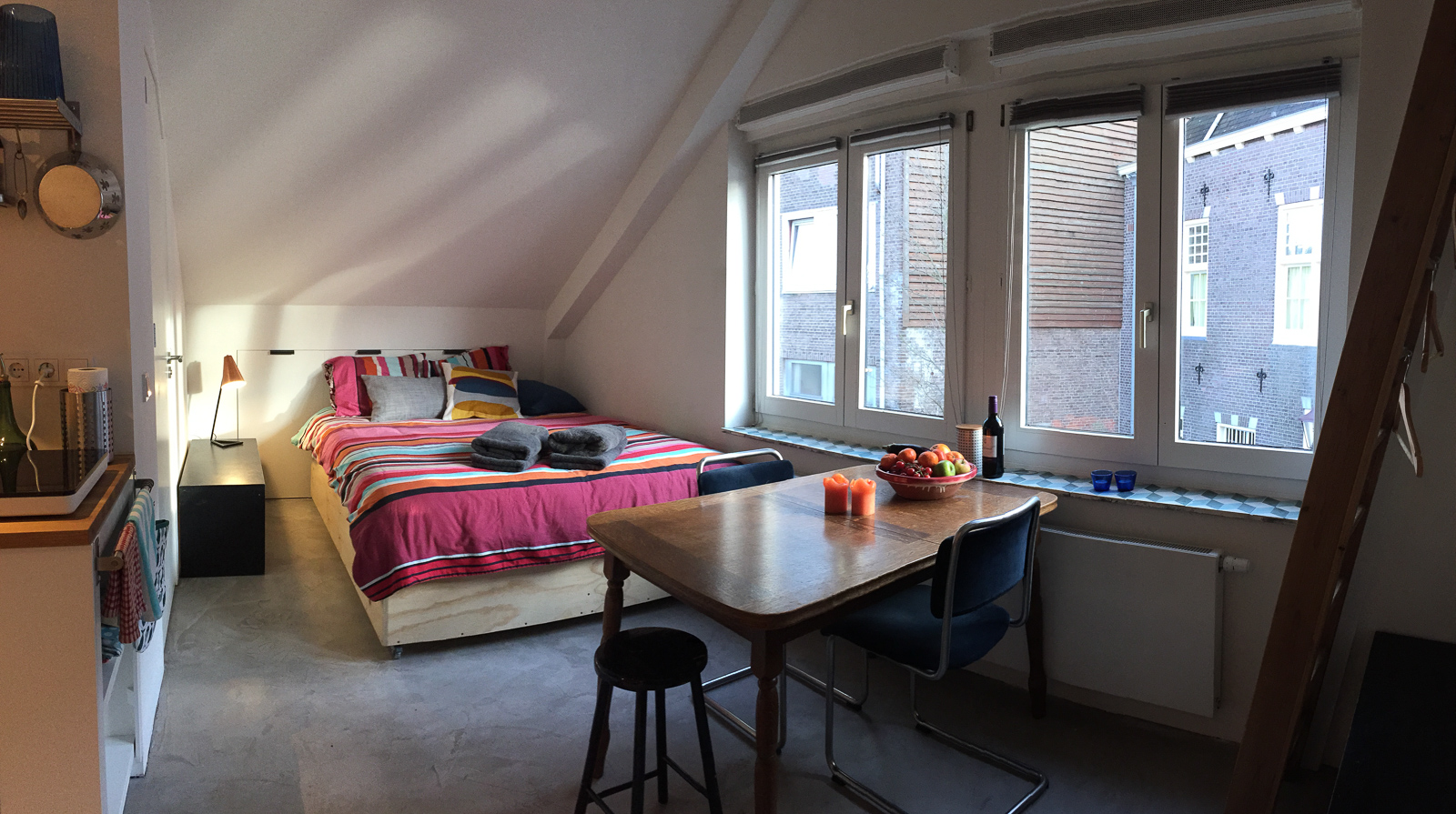 Independent studio with canal views — Amsterdam stay