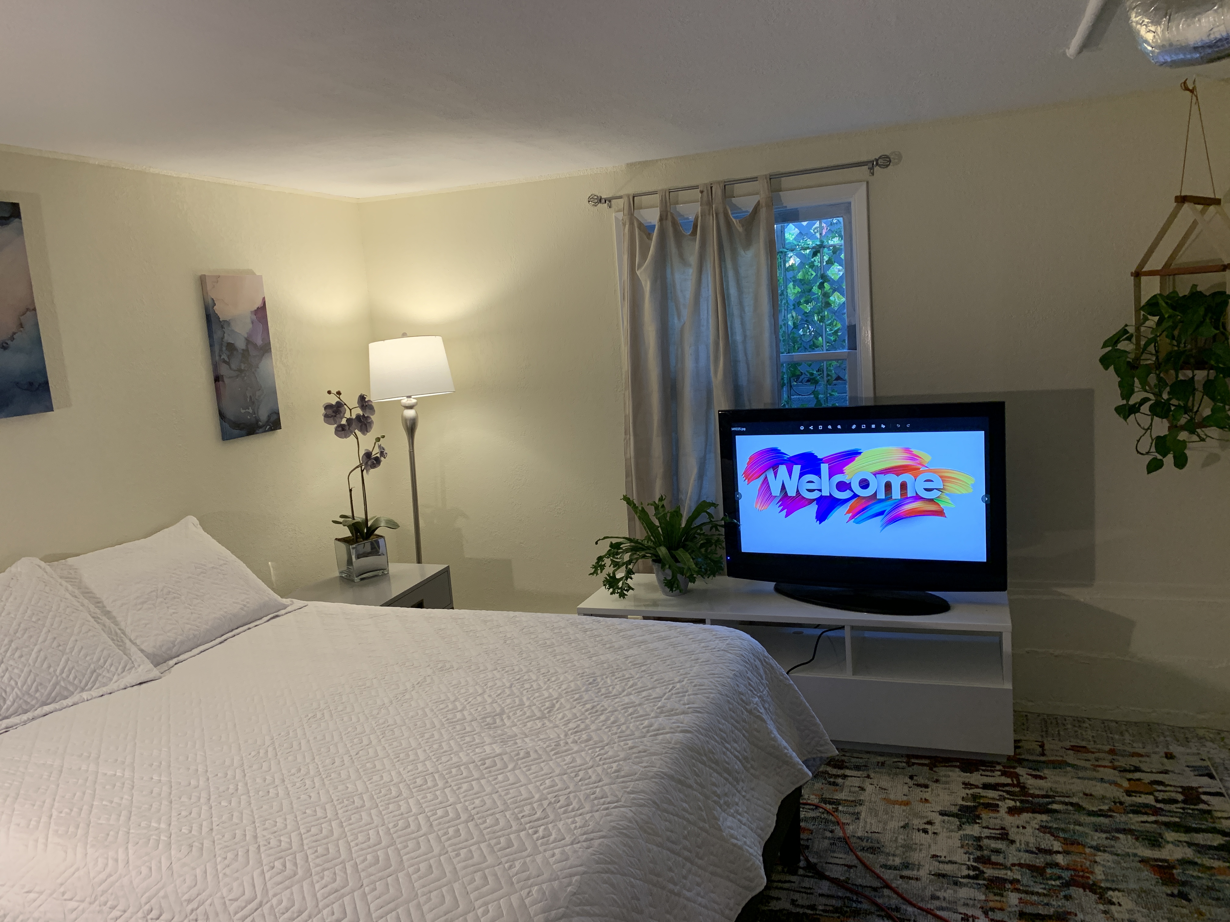 Direct entrance, private bathroom-no shared spaces