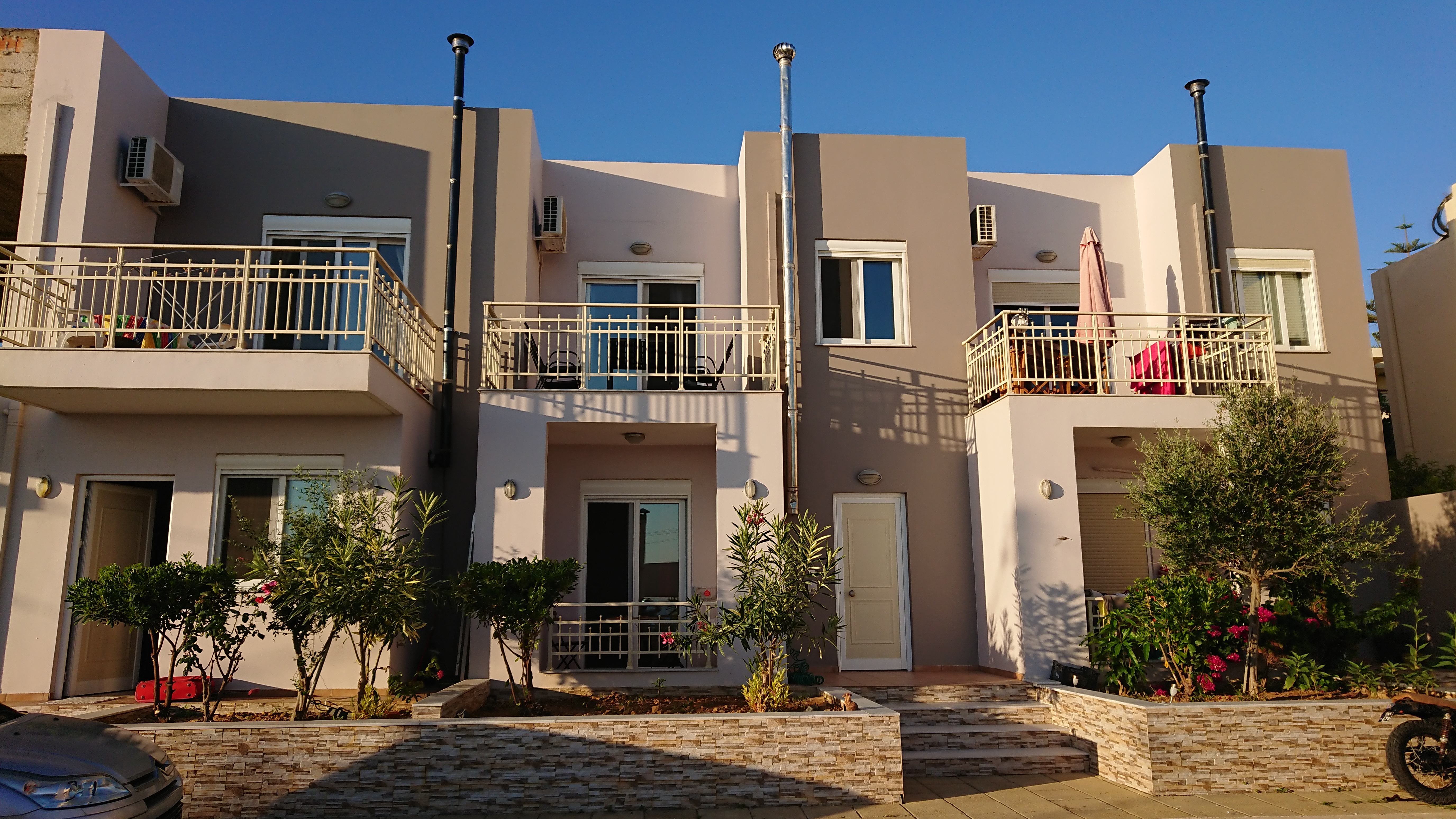 Manos Suites