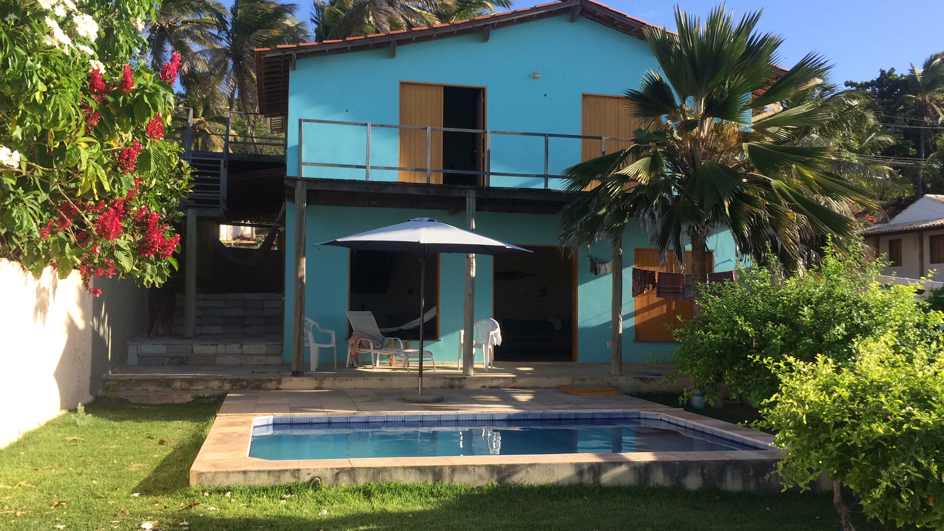 Casa 260 m2 with swimming pool, facing the sea.