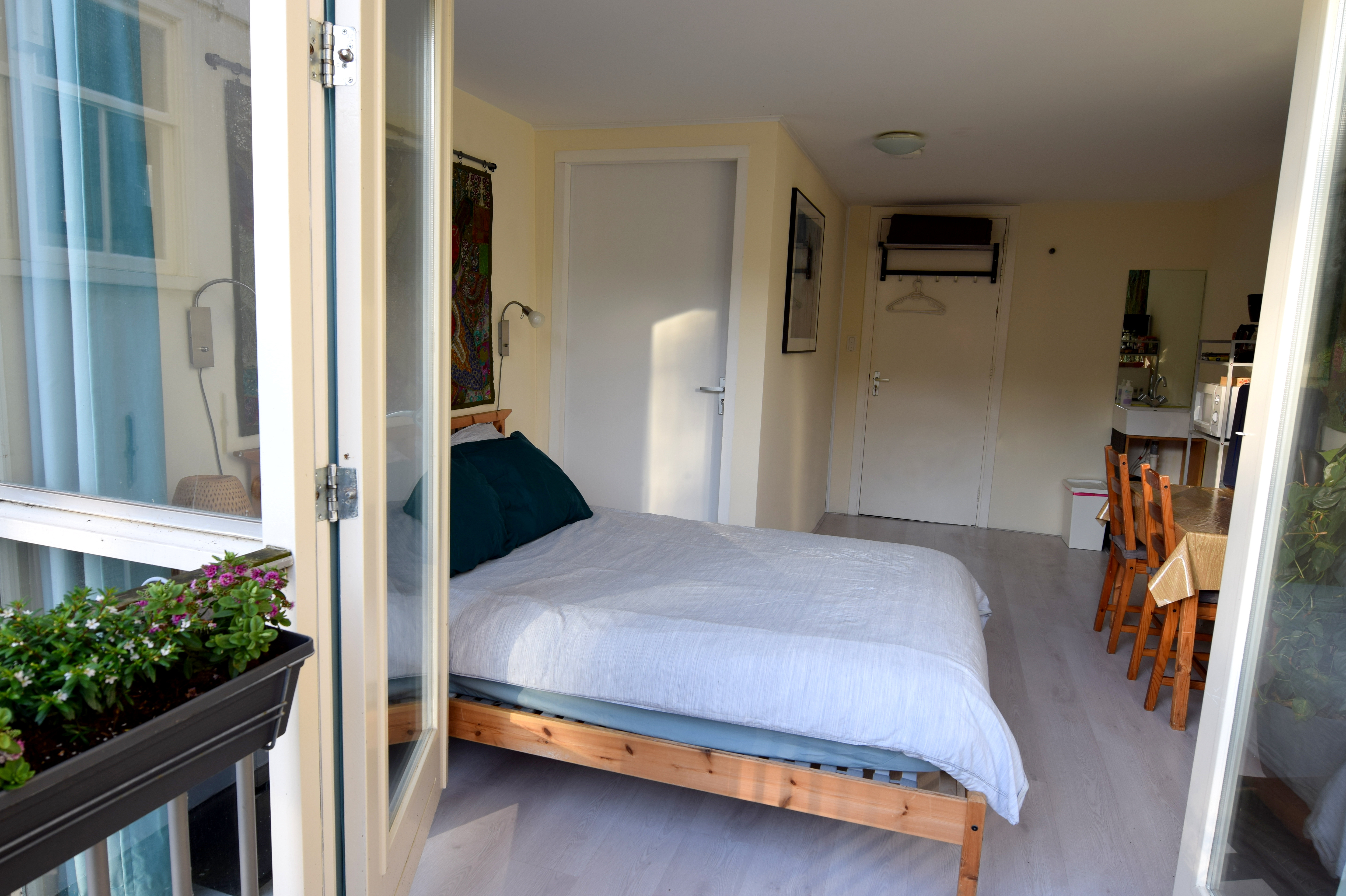 Sleep at Amy's B'n'B Garden Room — Amsterdam stay