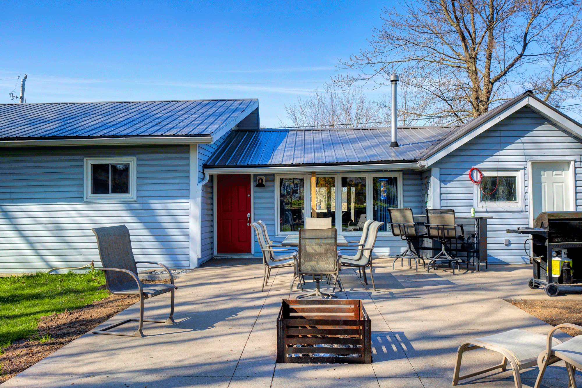 The Port Burwell Bungalow (1.3km to beach) Houses for Rent in Port