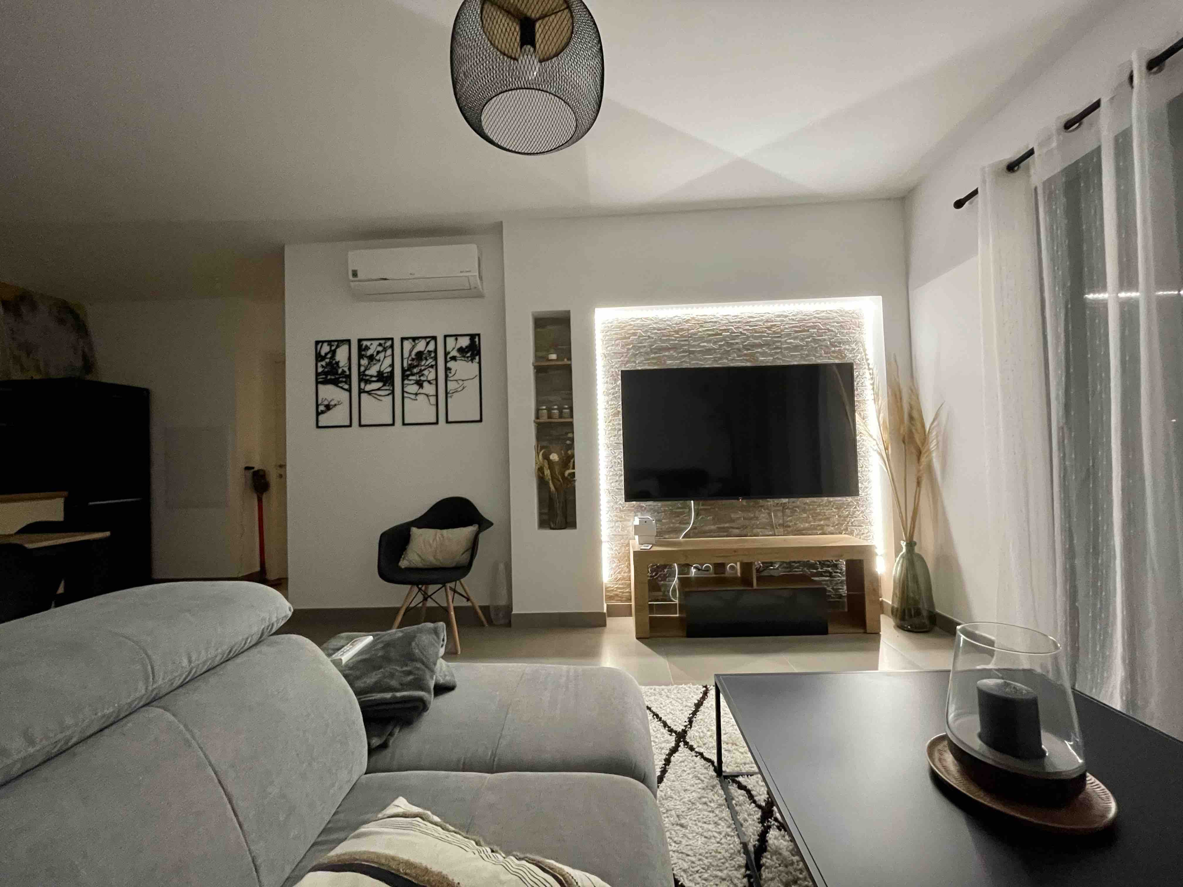 Large T2 gated residence 9 km to the beach