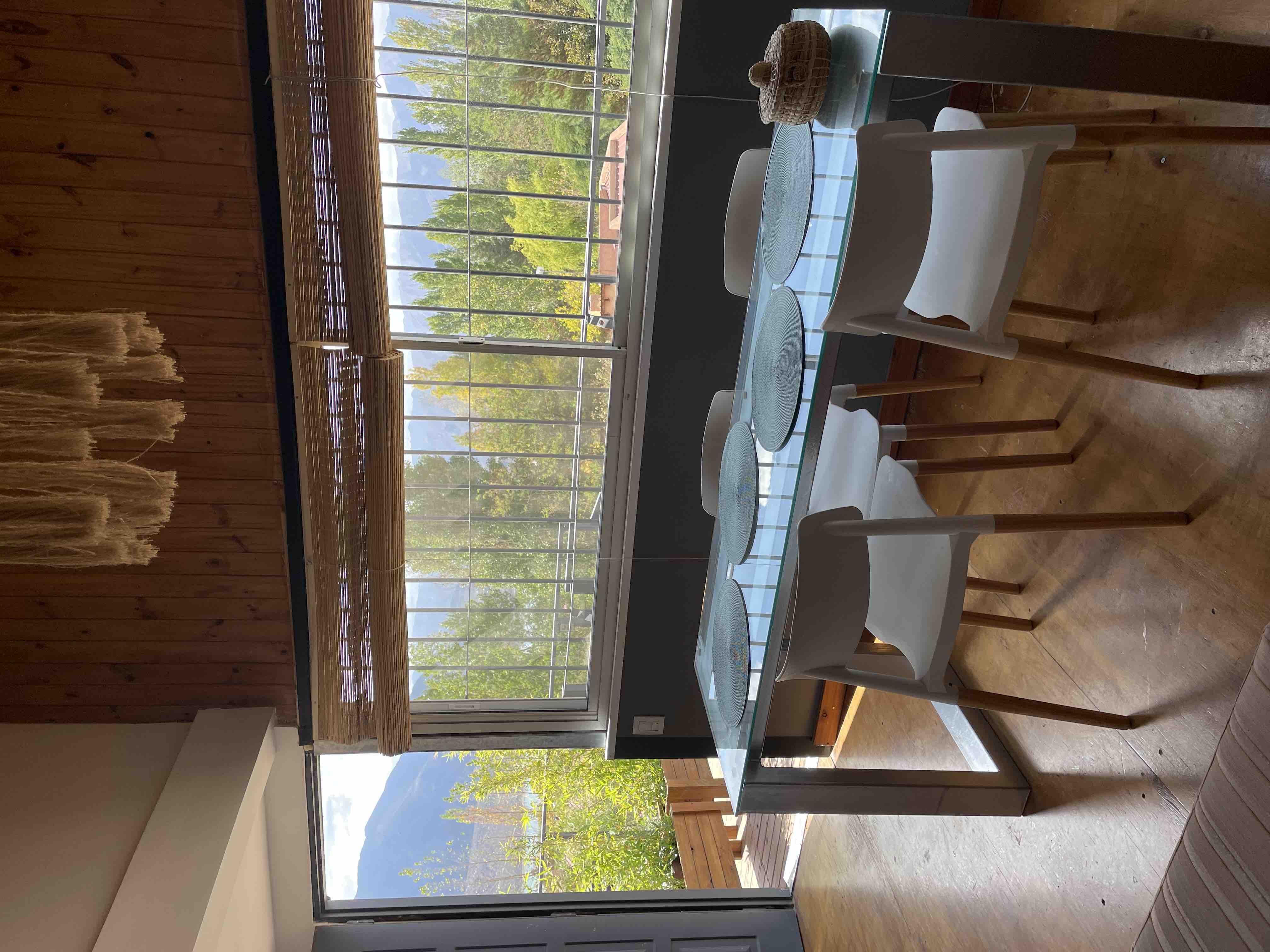 1 bedroom cabin overlooking the lake and mountains