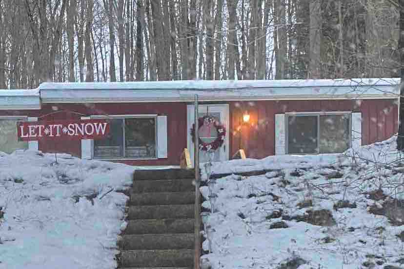 Cozy Up in this Wooded Laurel Highlands Retreat