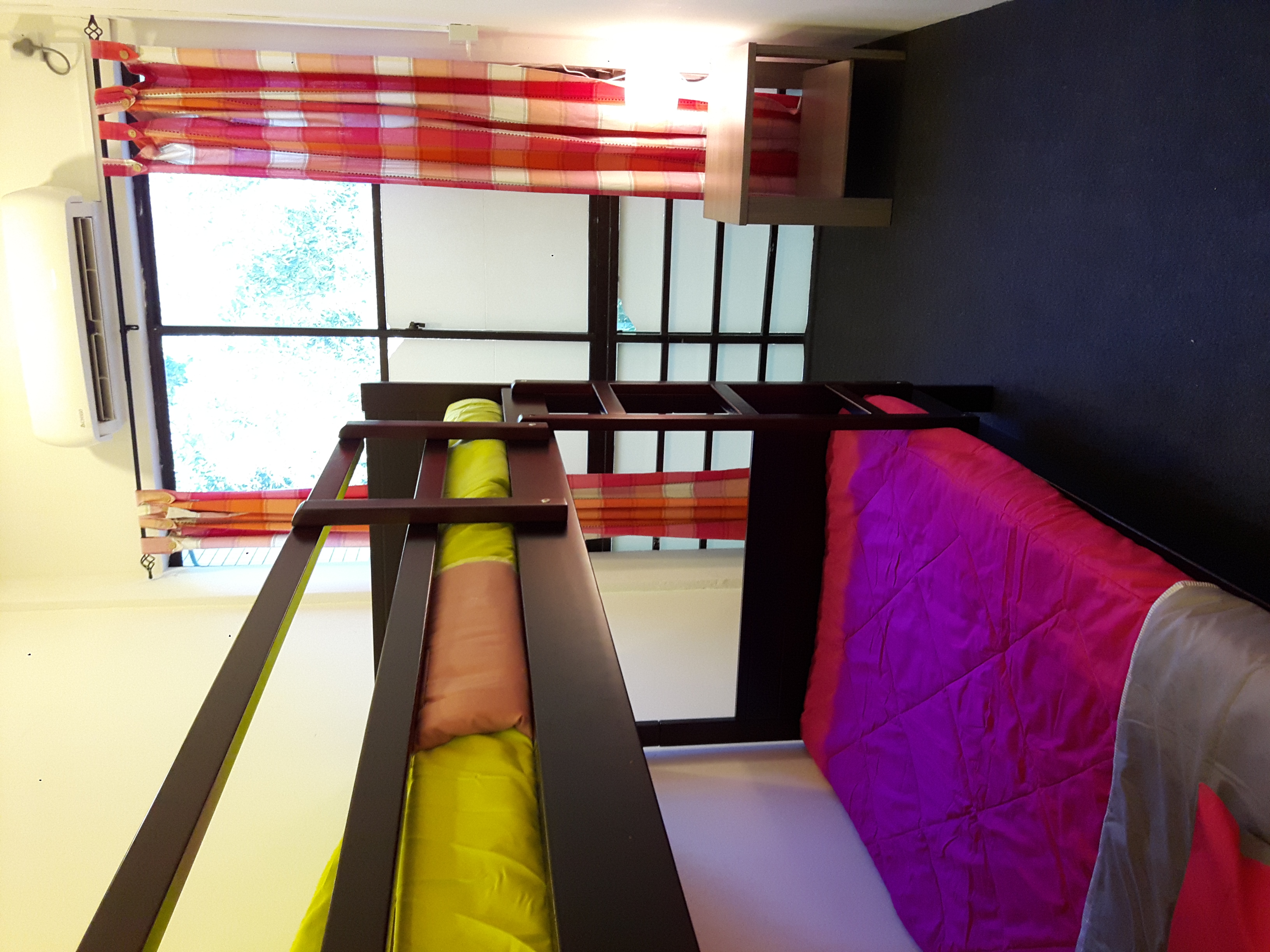 EZ Lodgings - Private room with bunk bed for 2