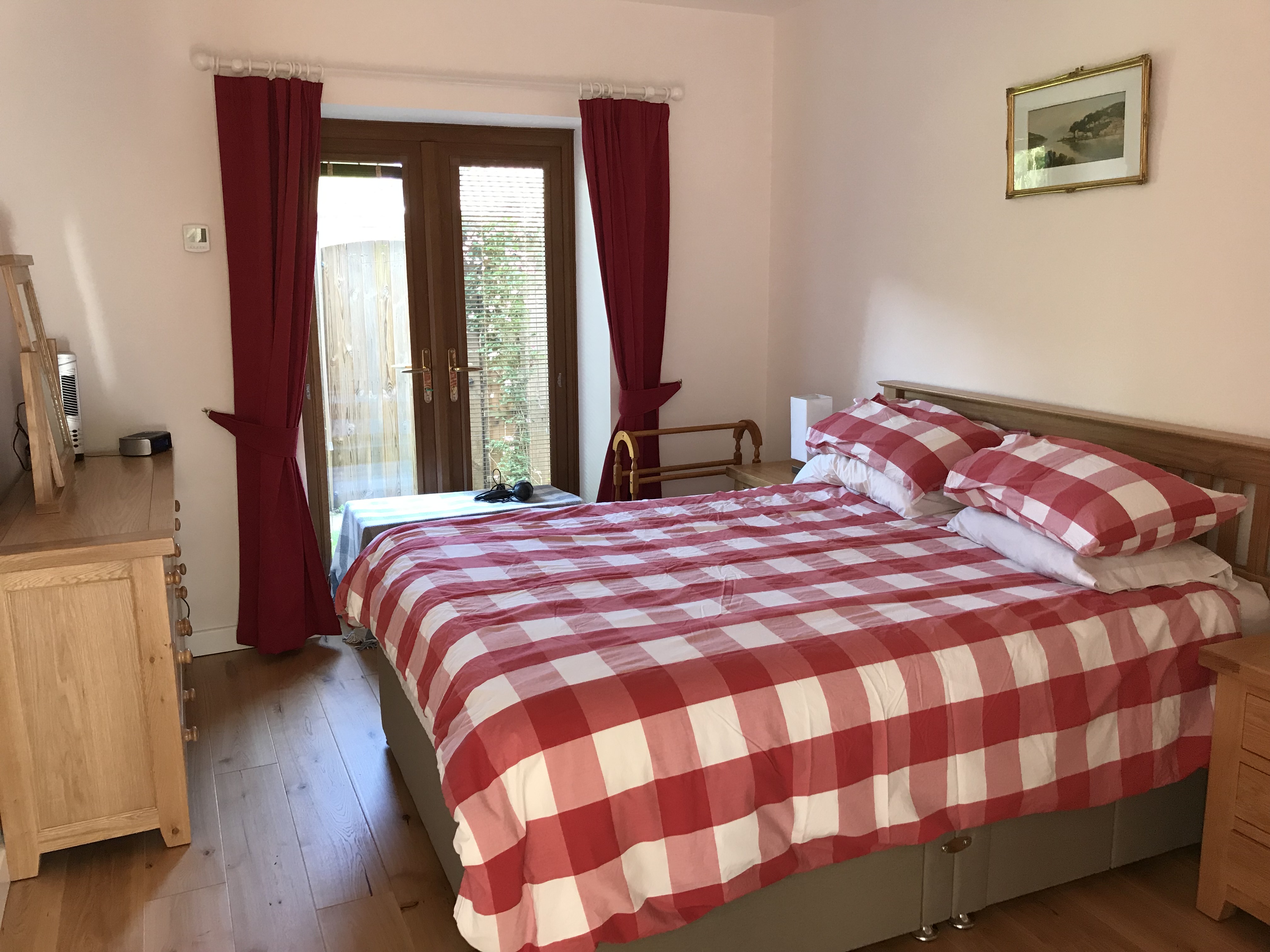 Isel Ysgubor (Low Barn) in beautiful countryside.