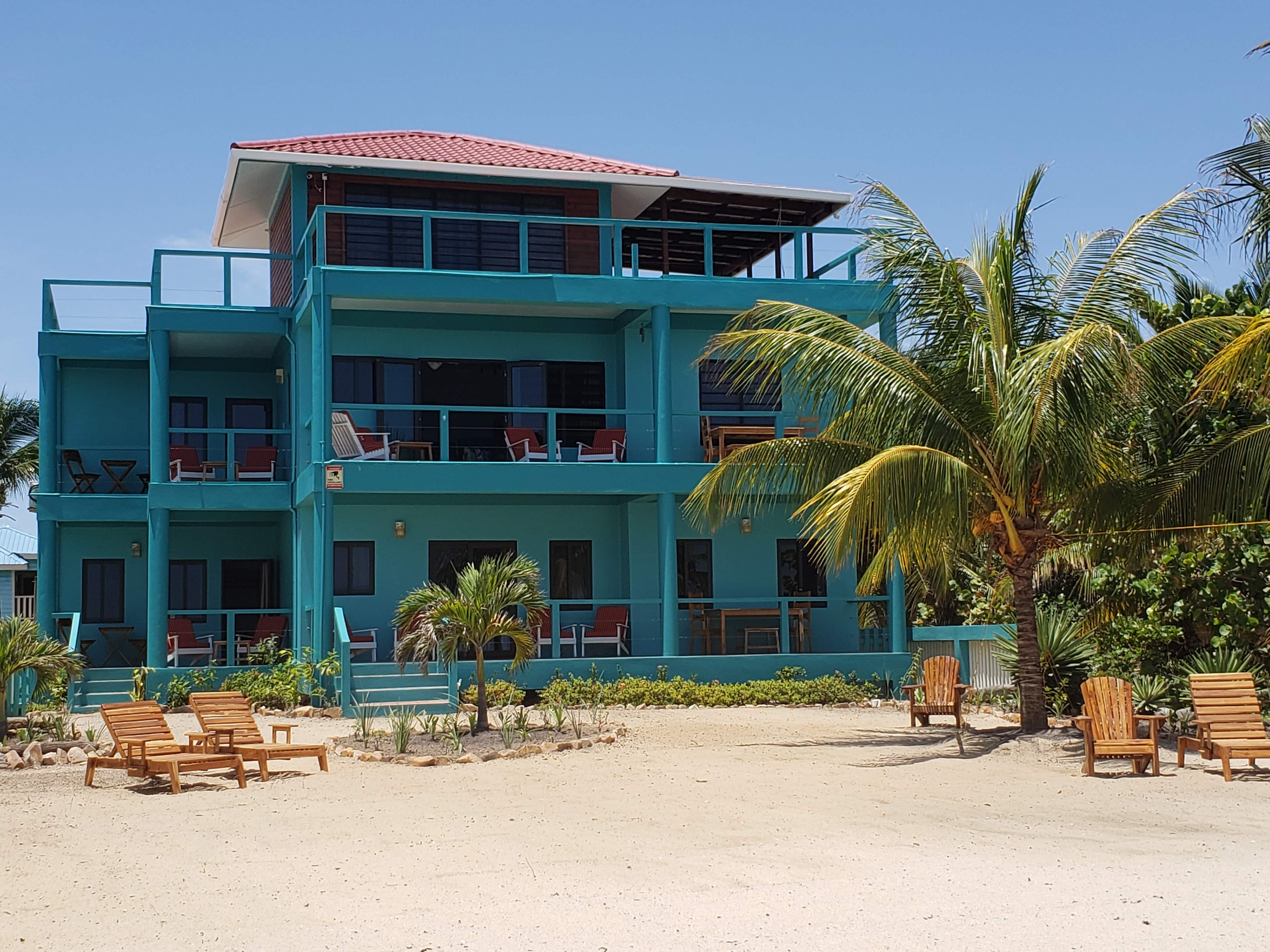 Lazy Palm Suites- No Regrets Studio- Oceanfront