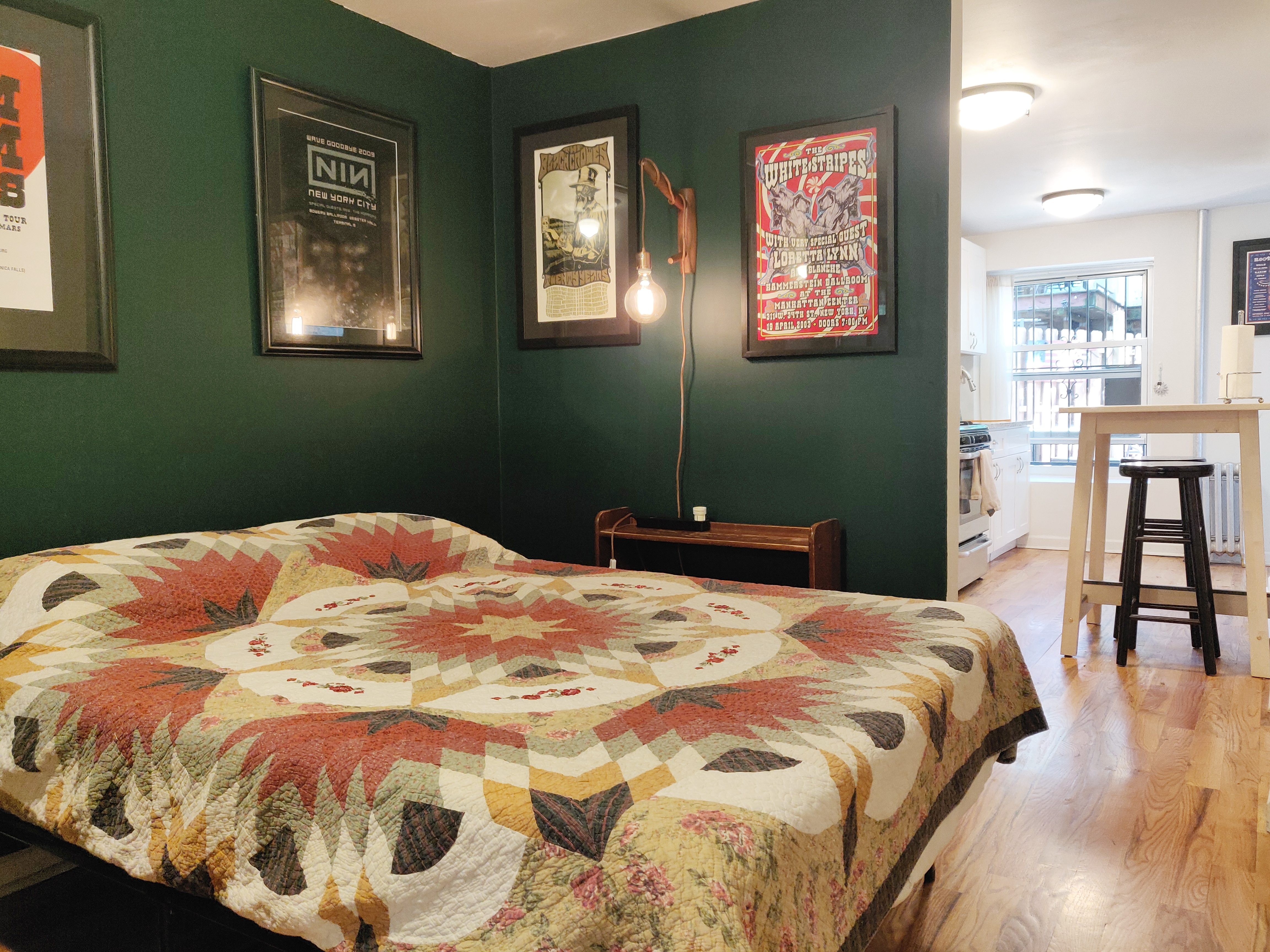 Perfect + Cozy Garden Room Suite, 2 blox to subway