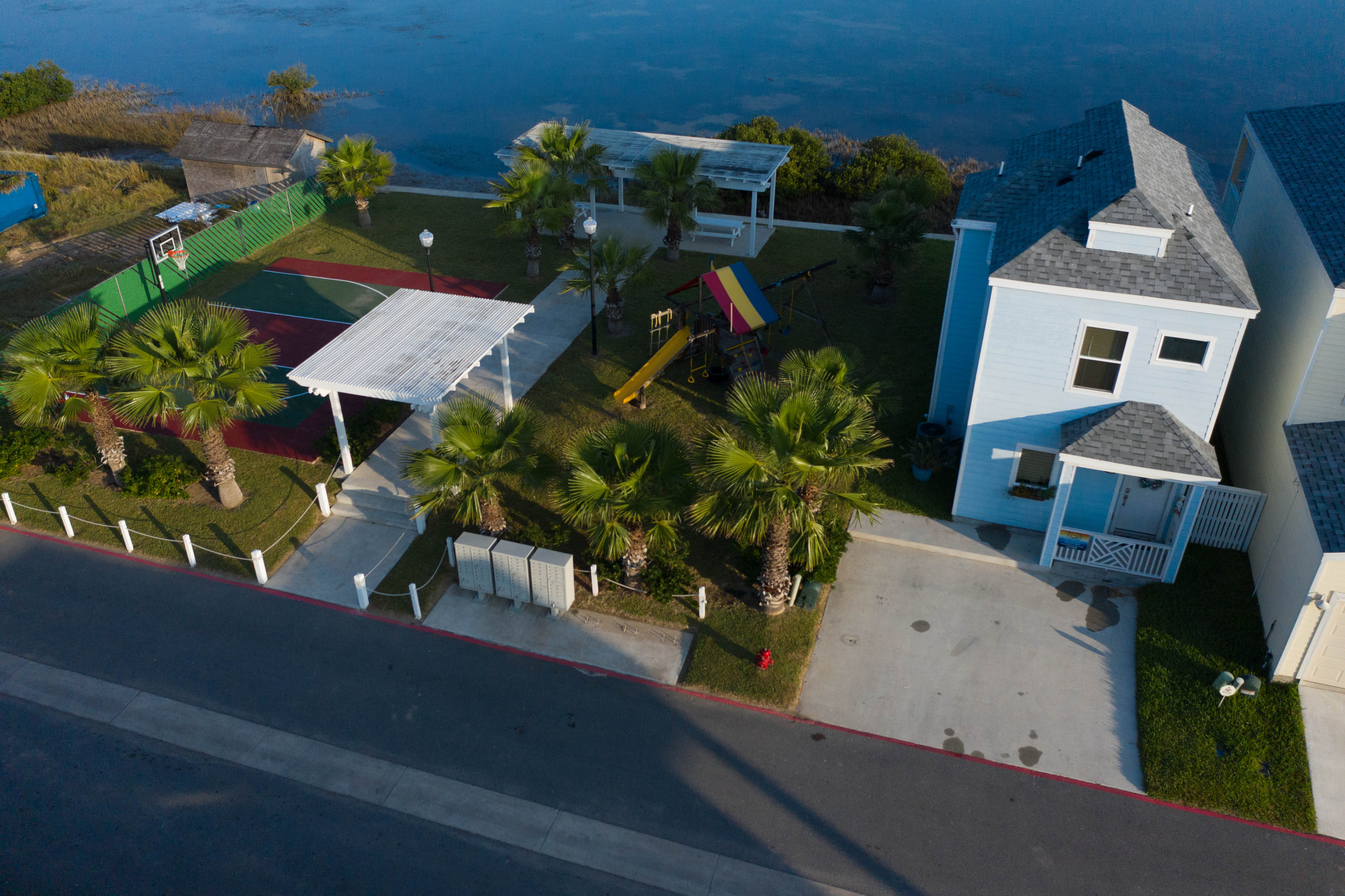 WATERFRONT BAYSIDE BEAUTIFUL HOME CLOSE TO SPI Houses for Rent in