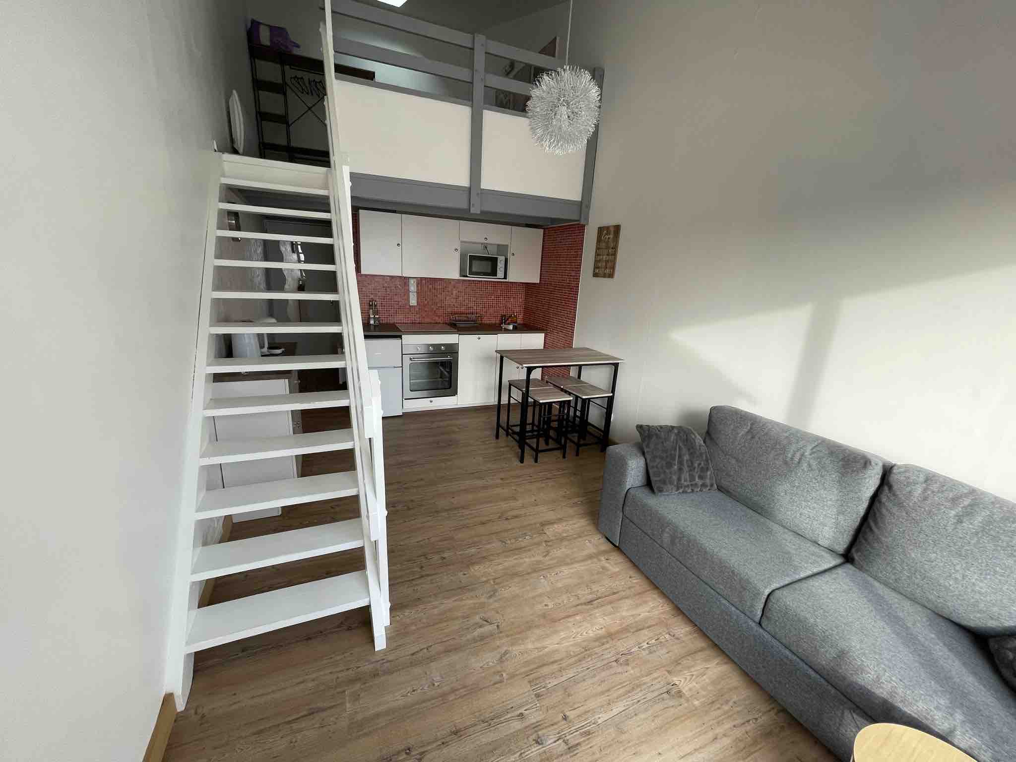 Studio 400m from the ocean with a private garage