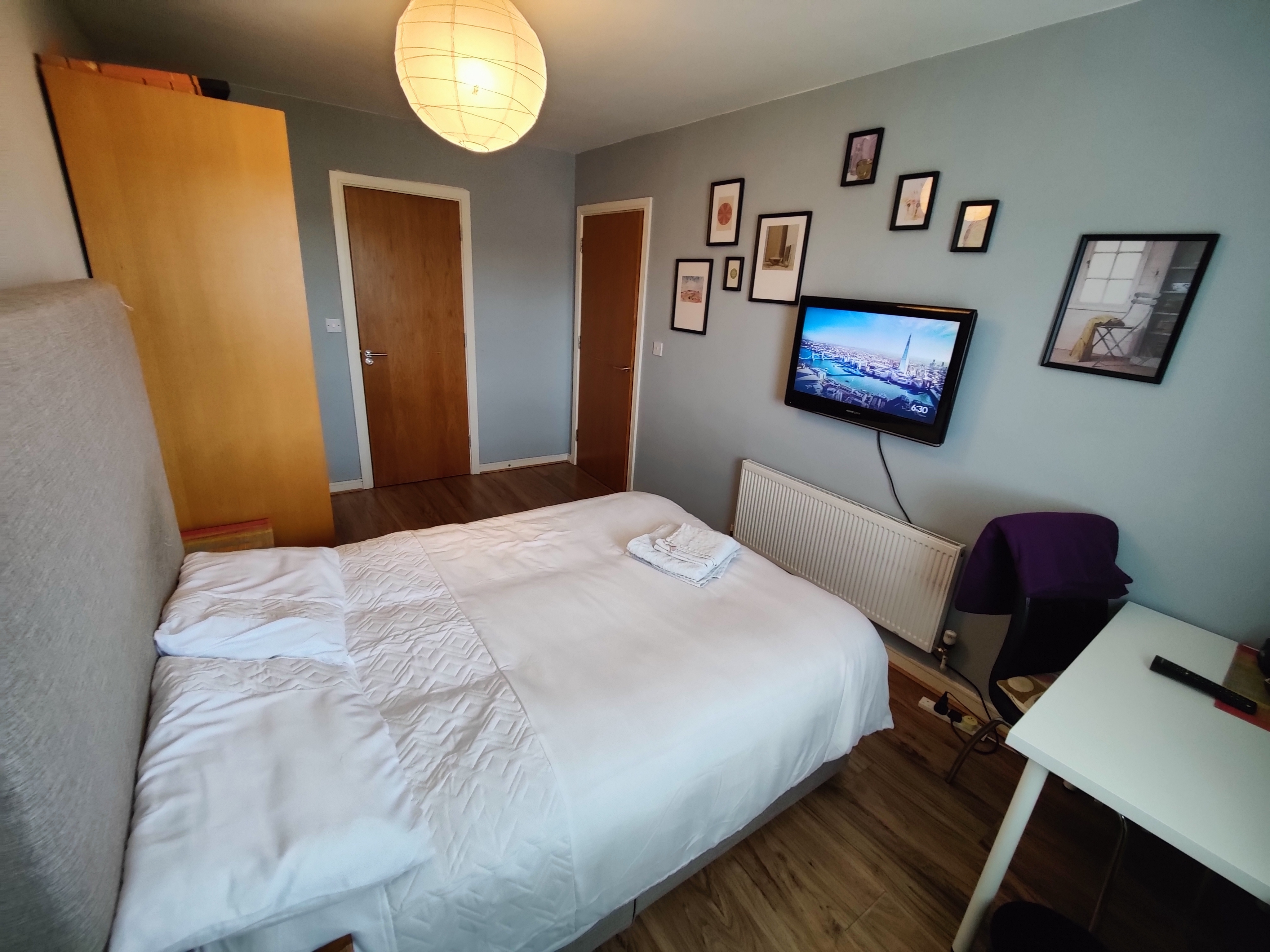 Double bedroom with private bathroom