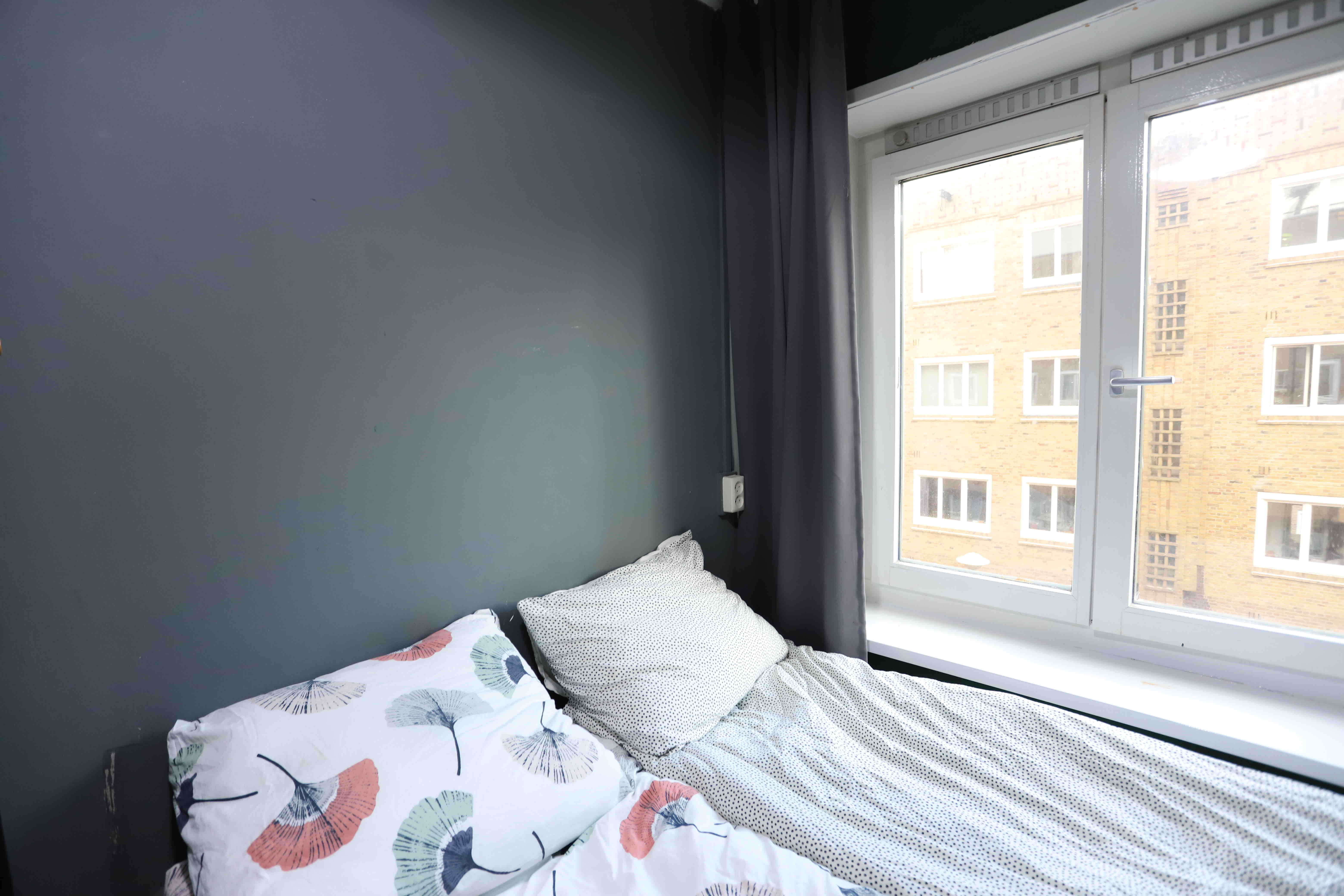 Nice bedroom easily access to city centre — Amsterdam stay