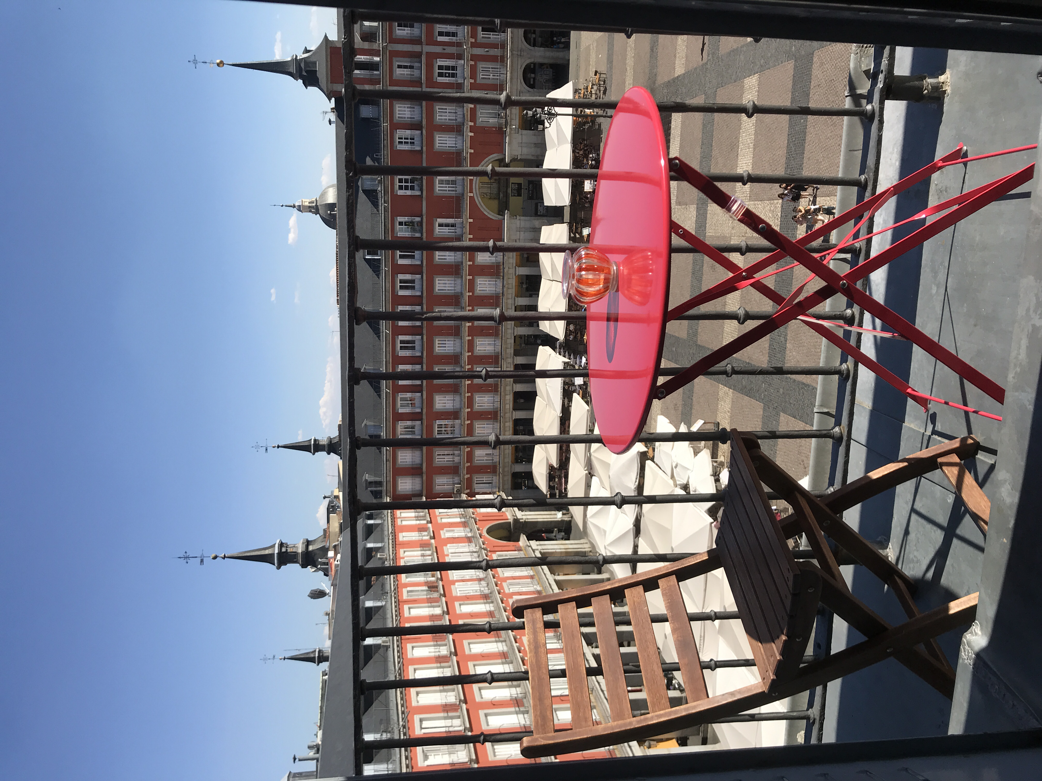 Acogedor Ático Rústico con Vistas a Plaza Mayor
