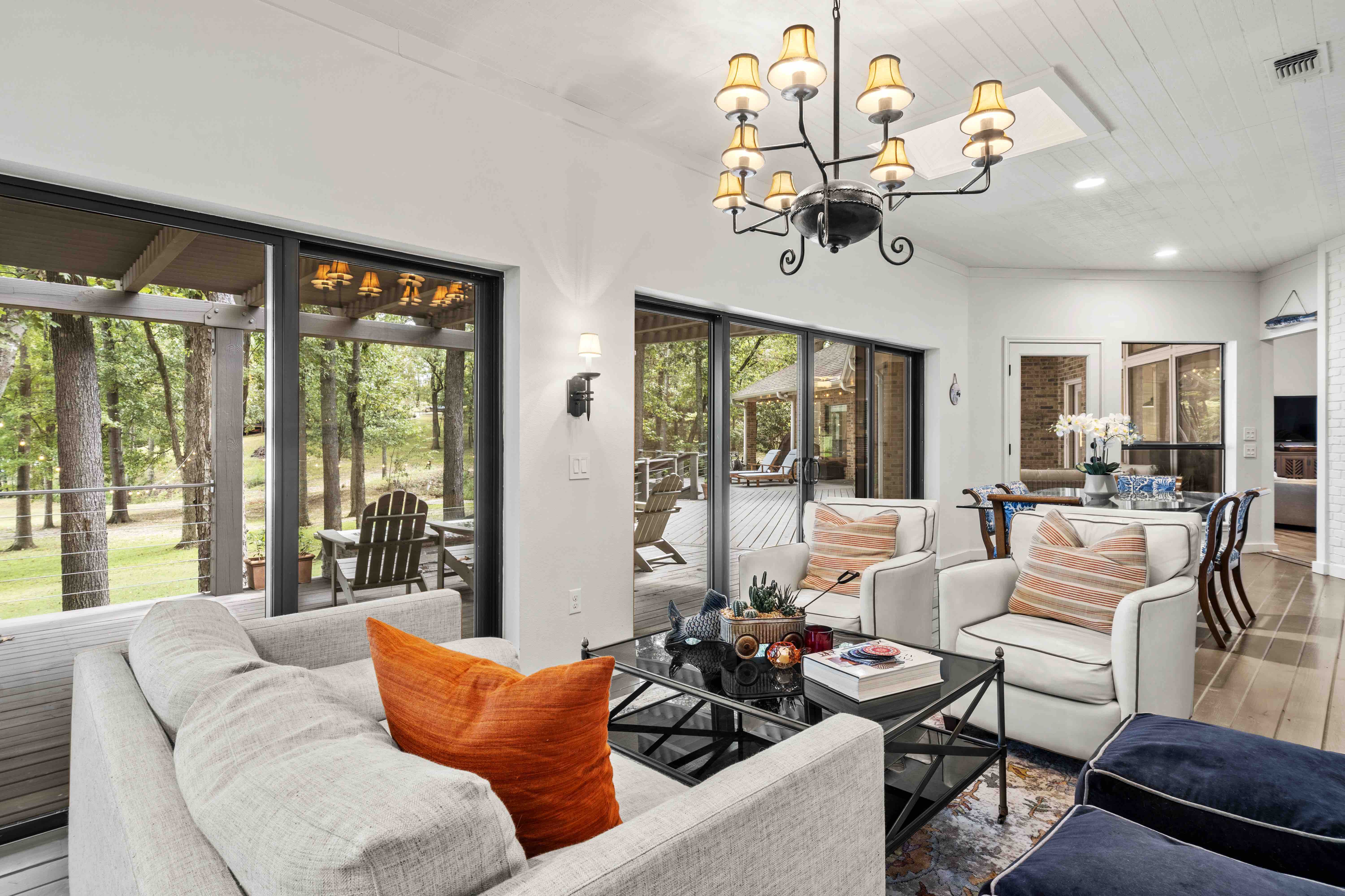 Peaceful lakeside retreat-East TX