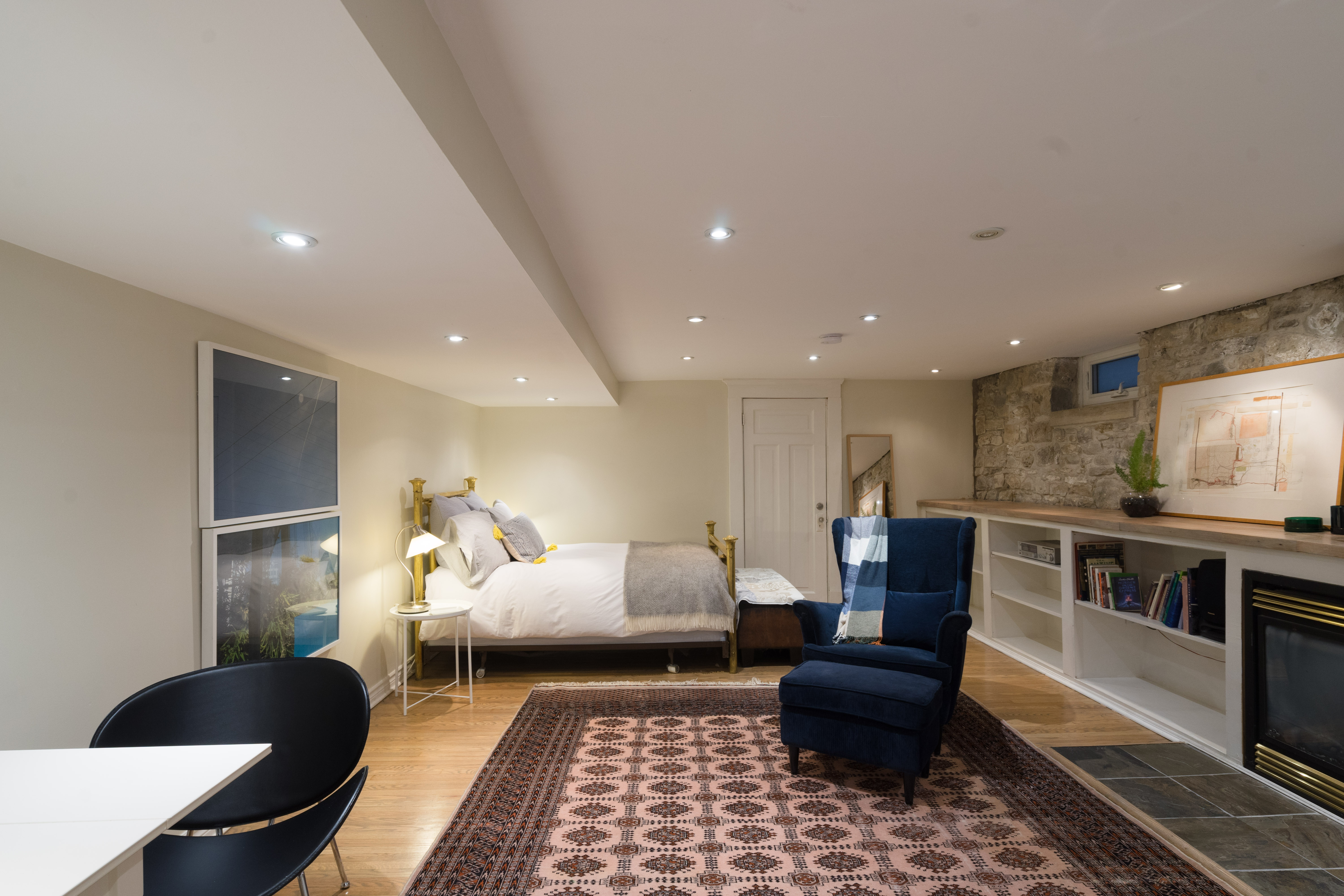 The Brock - Stay in Trendy Dundas West