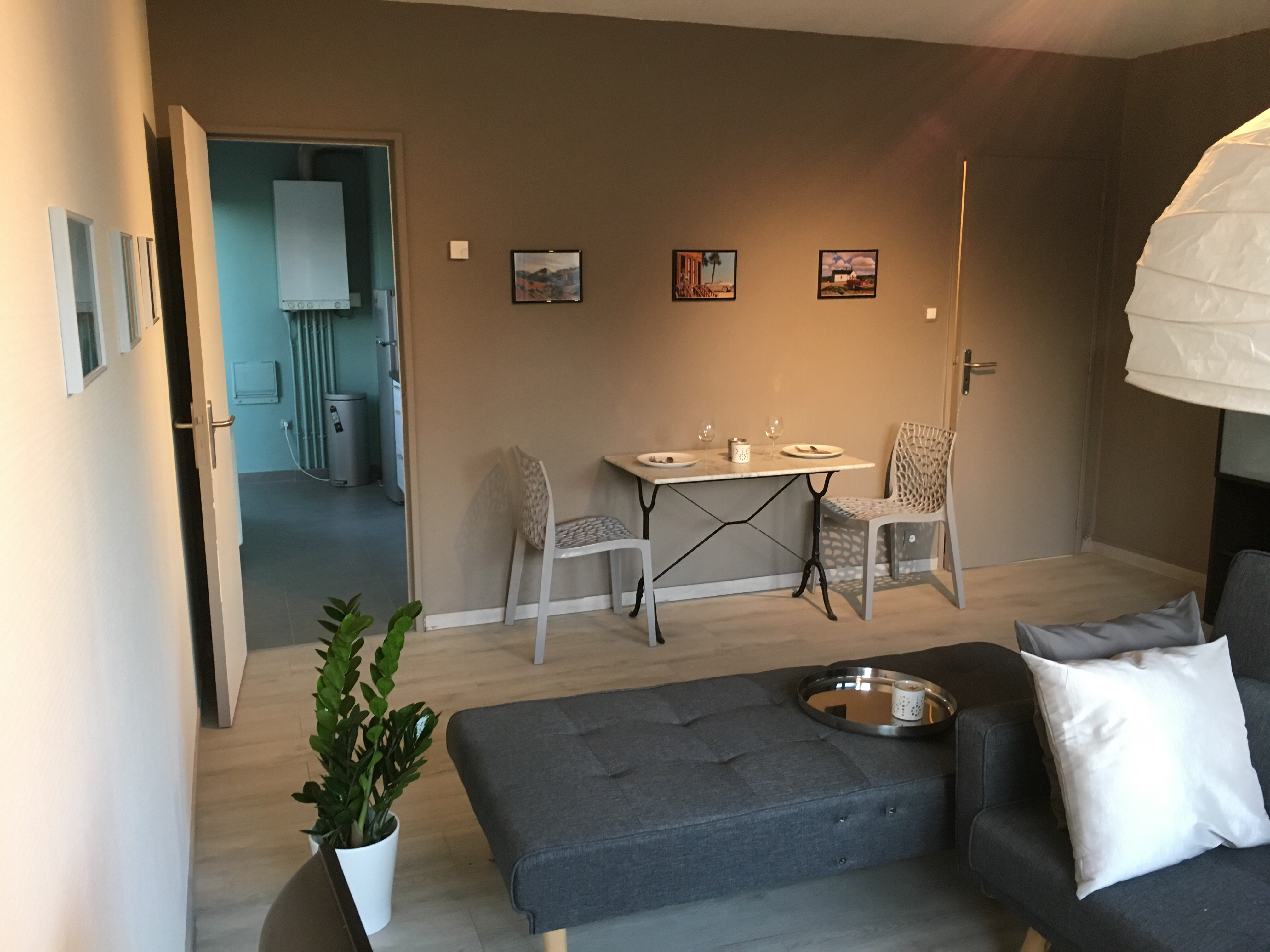 Beautiful neighborhood center apartment, near train station, A31
