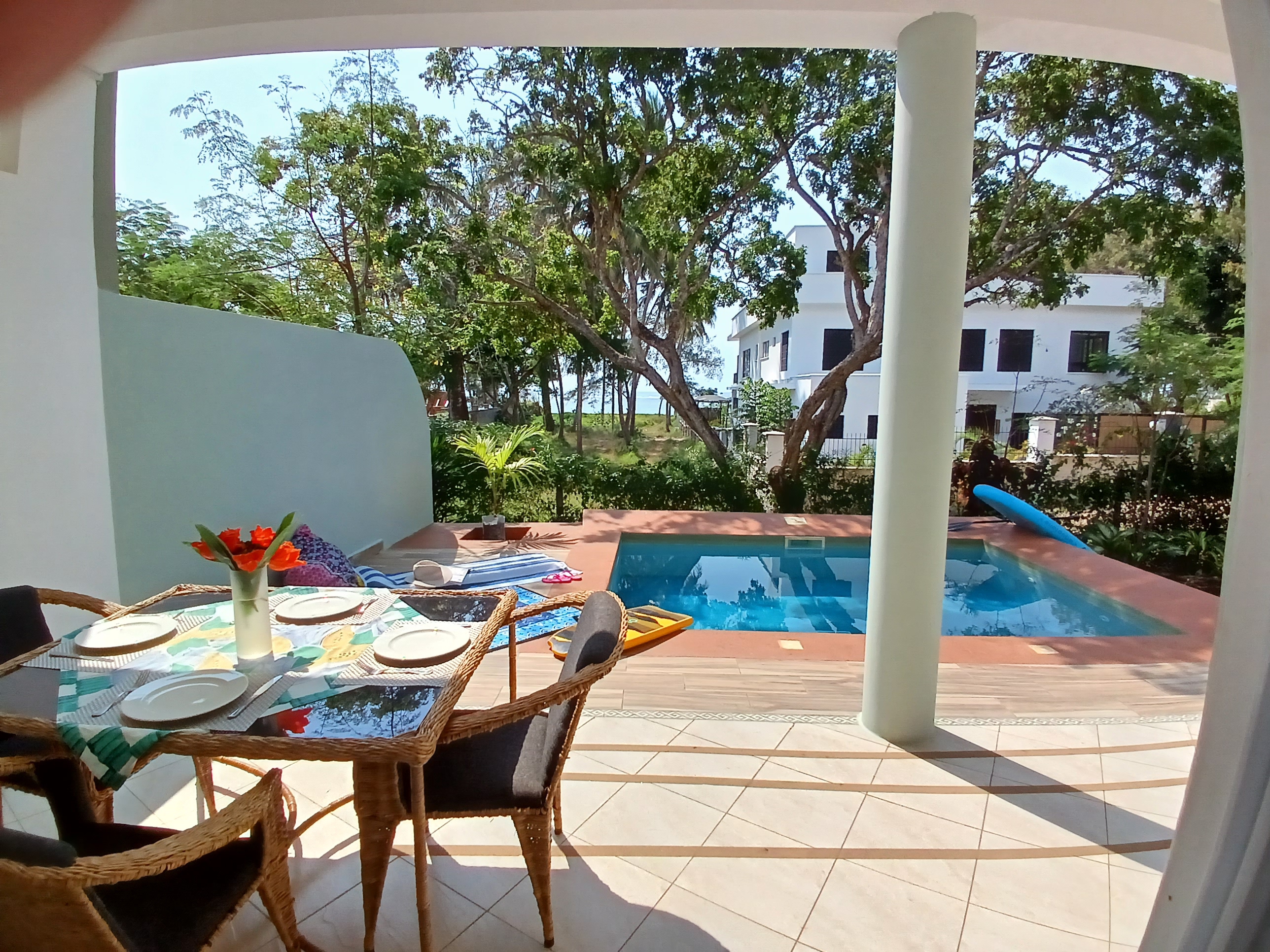 The Pool House, Bella Seaview