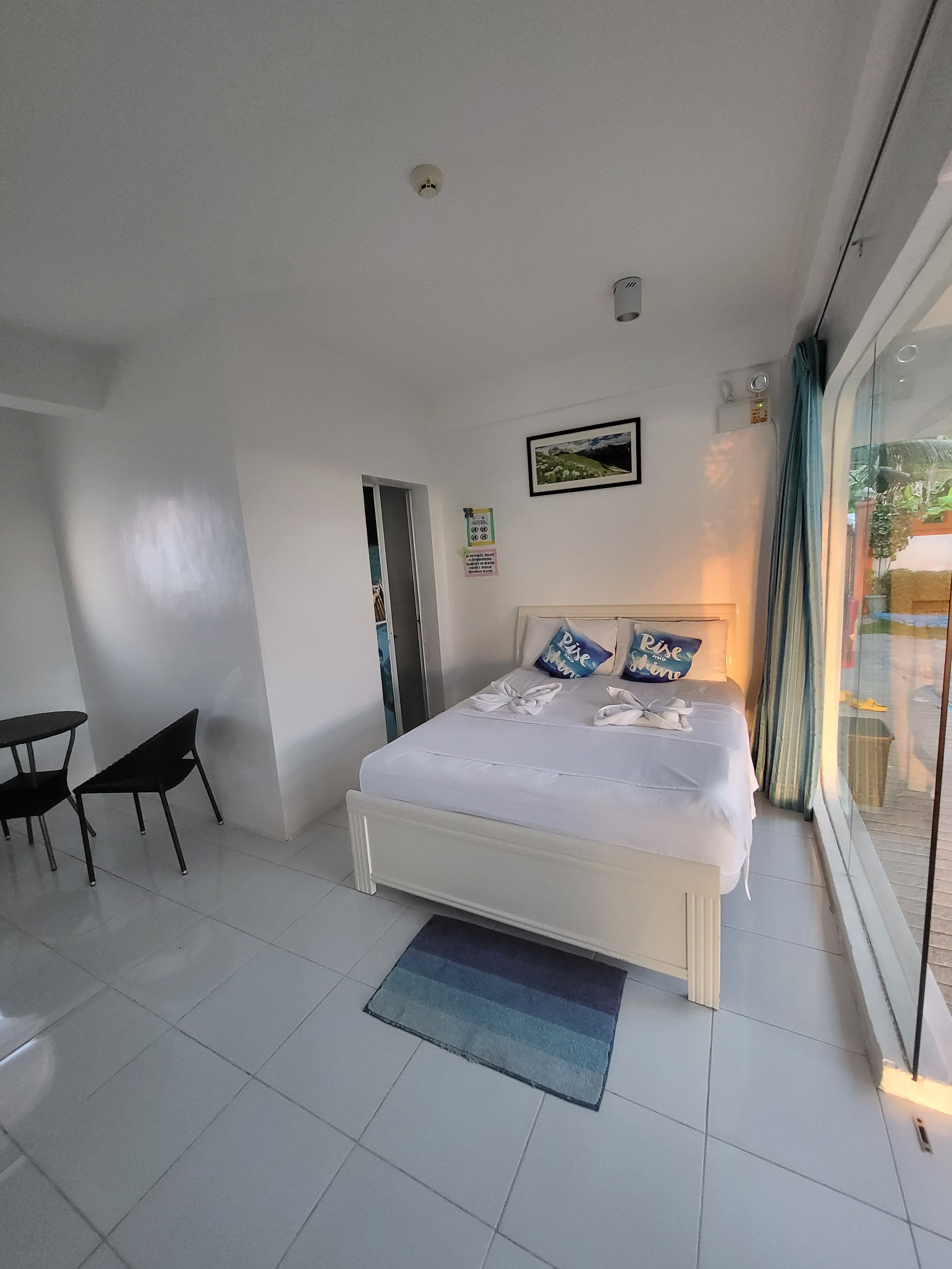RRJS GROUND QUEEN BED W/SWIMMING POOL &FREE BFAST.
