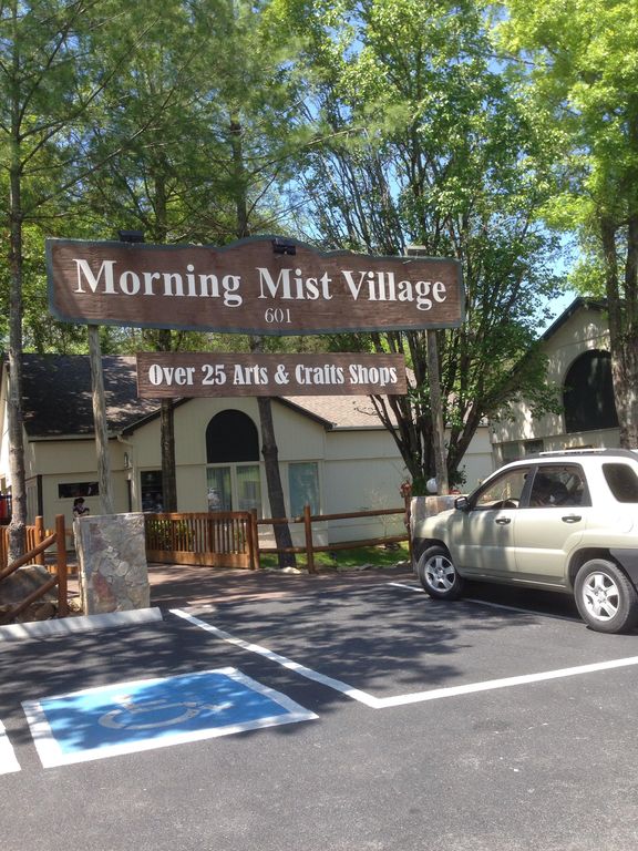 Moonshine Mist Close To Downtown Gatlinburg Chalets For Rent In Gatlinburg Tennessee United States