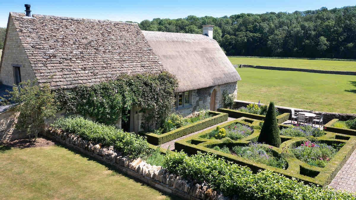 The ultimate luxury hideaway. Houses for Rent in Coln Rogers, England