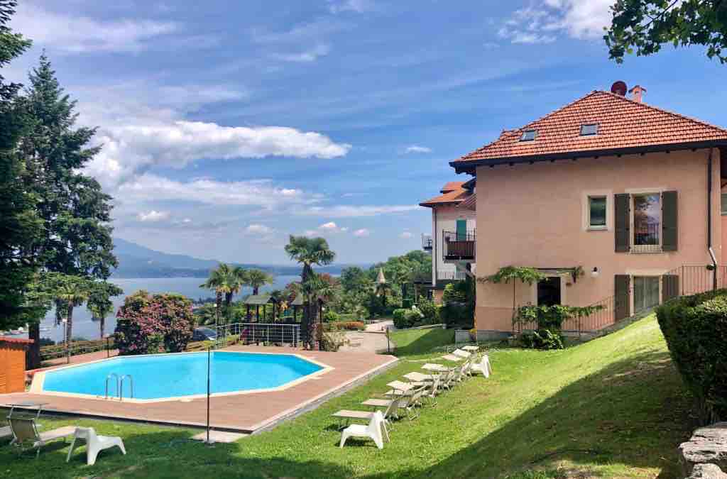 Romantic apartment in a beautiful setting + pool