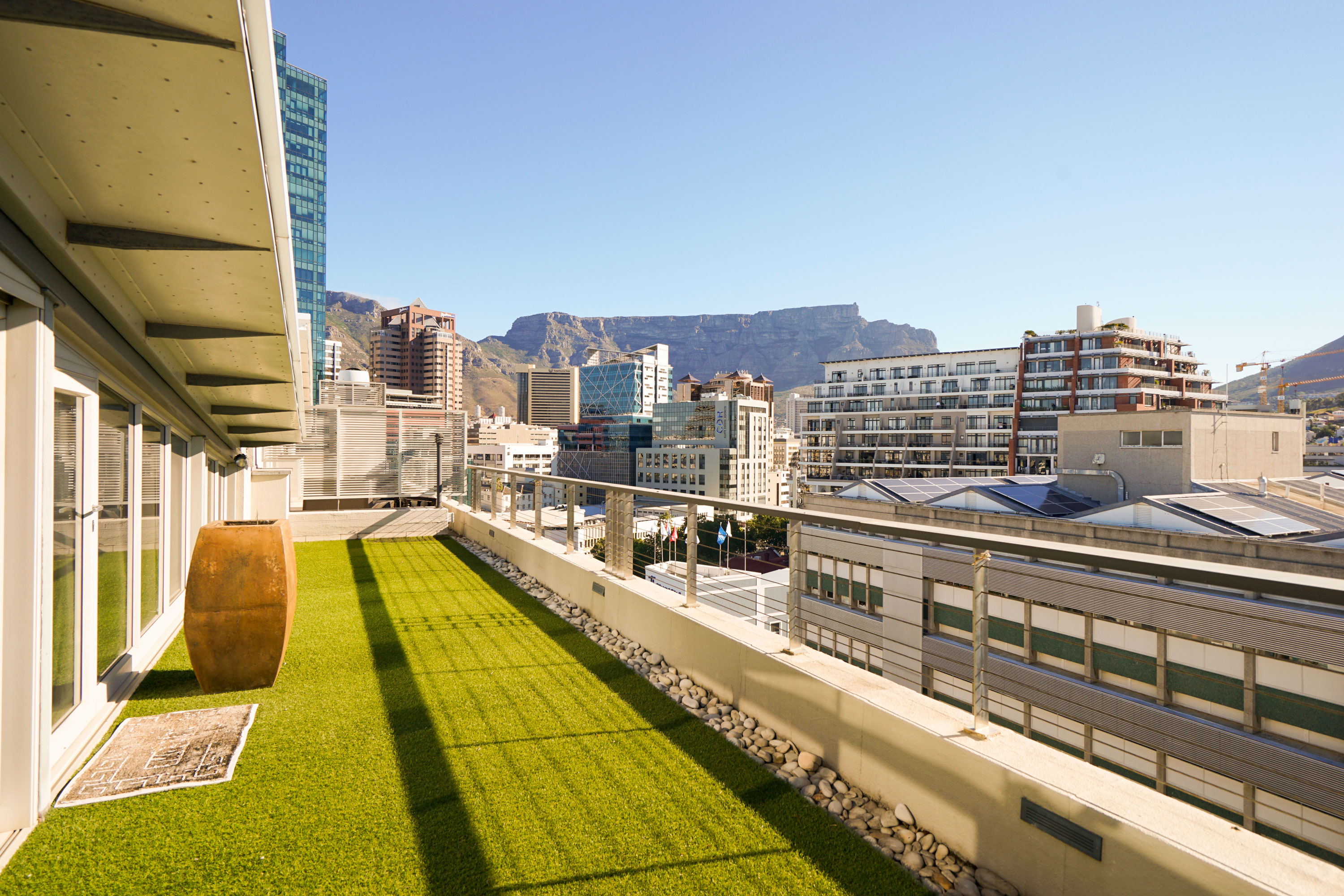 Harbouredge Penthouse with Table Mountain Views