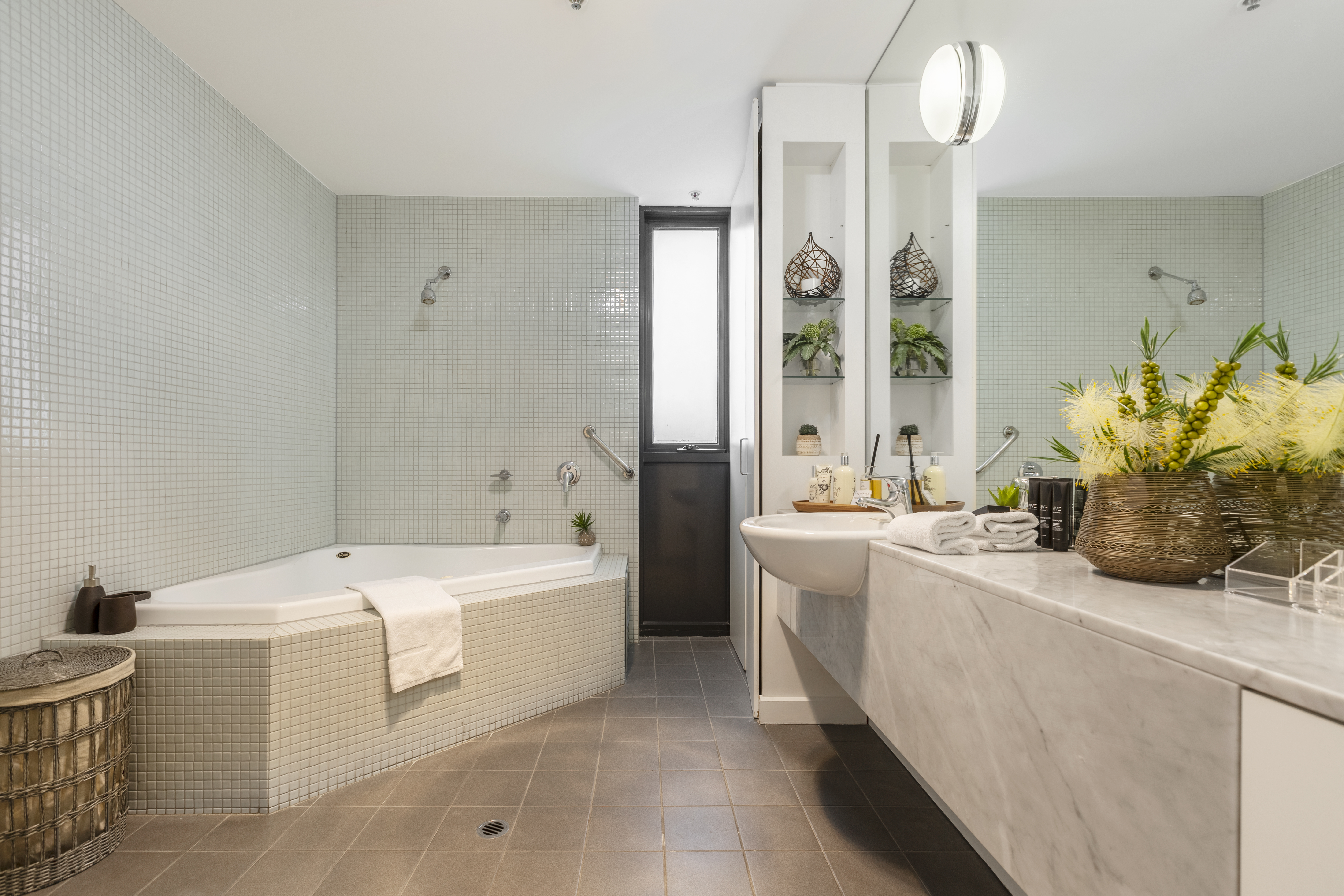 Nest on Bourke | SPA | 60SQM |Parking | FreeTramZn