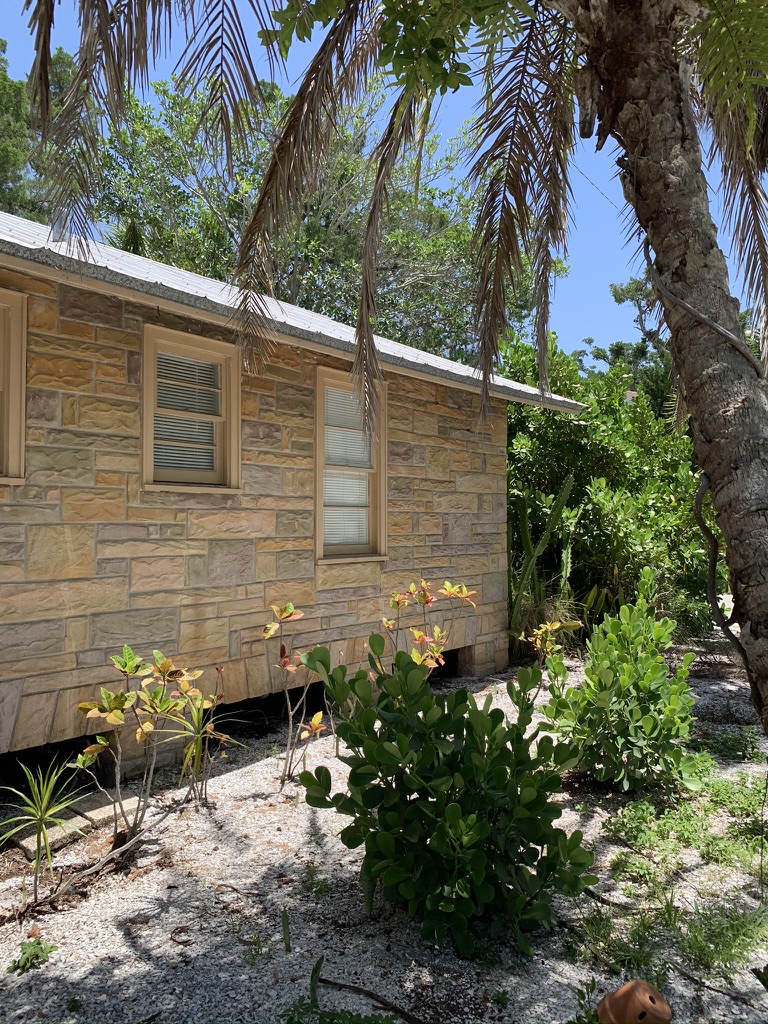 Whitney Beach Cottage your tropical escape. Cottages for Rent in Longboat Key, Florida, United