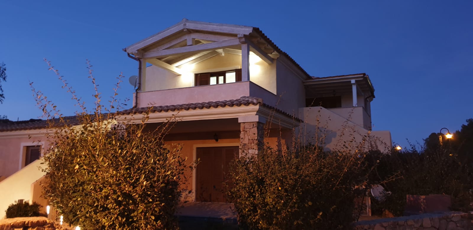 Prestigious one-bedroom apartment just steps from the sea