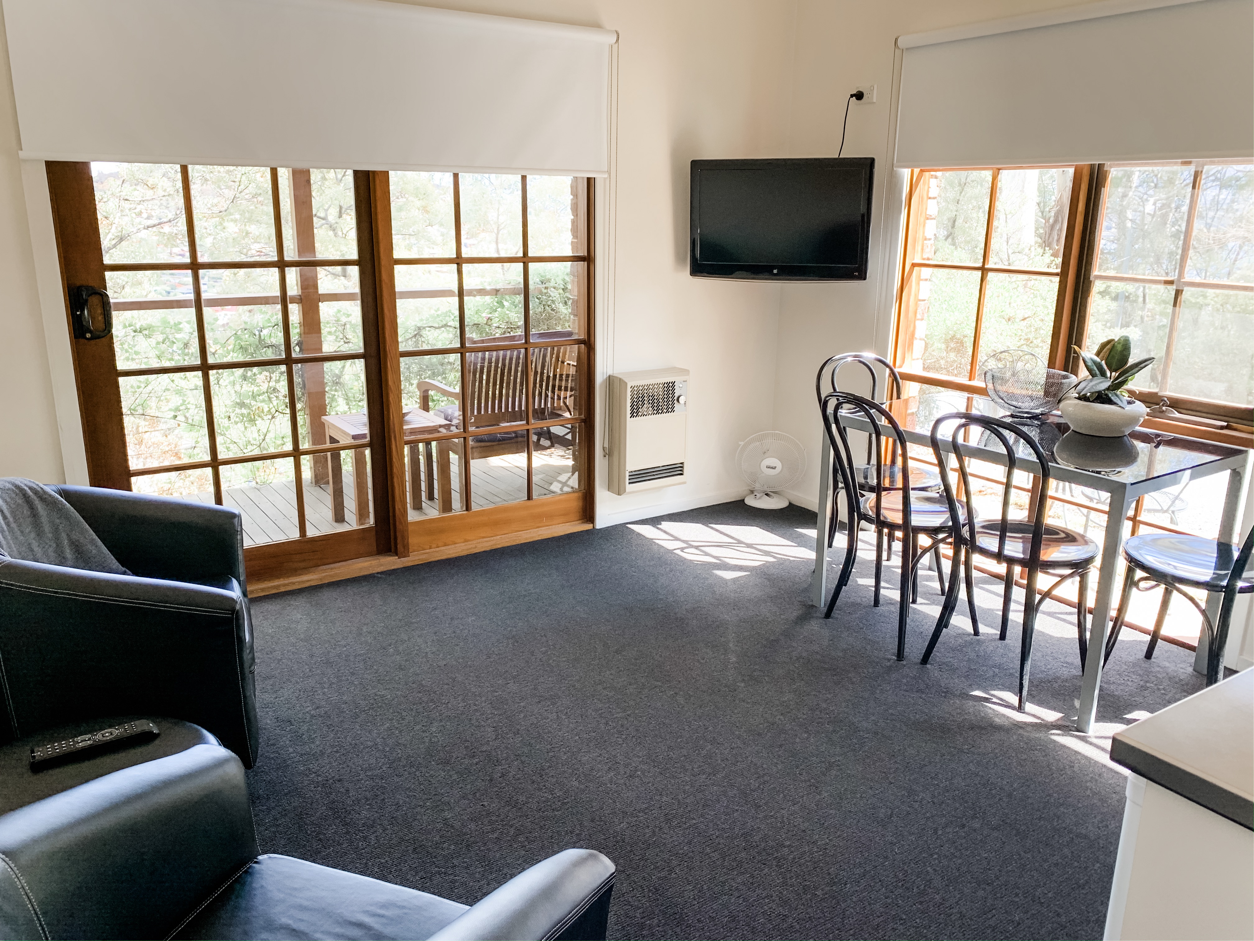 Bayview Room At Possums Apartments Apartments For Rent In Lindisfarne Tasmania Australia