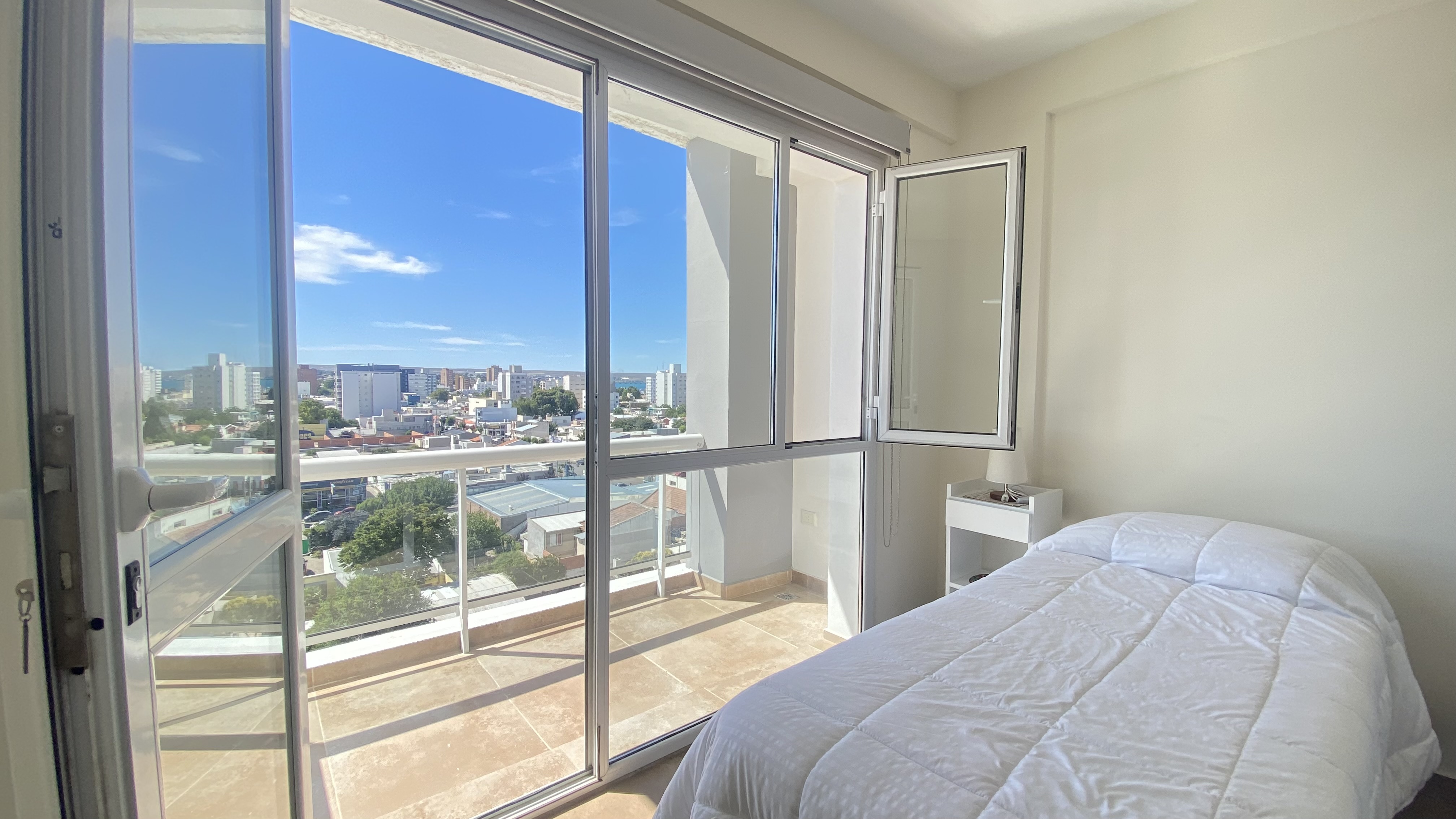 Apolo Suite 2 bedrooms and covered garage
