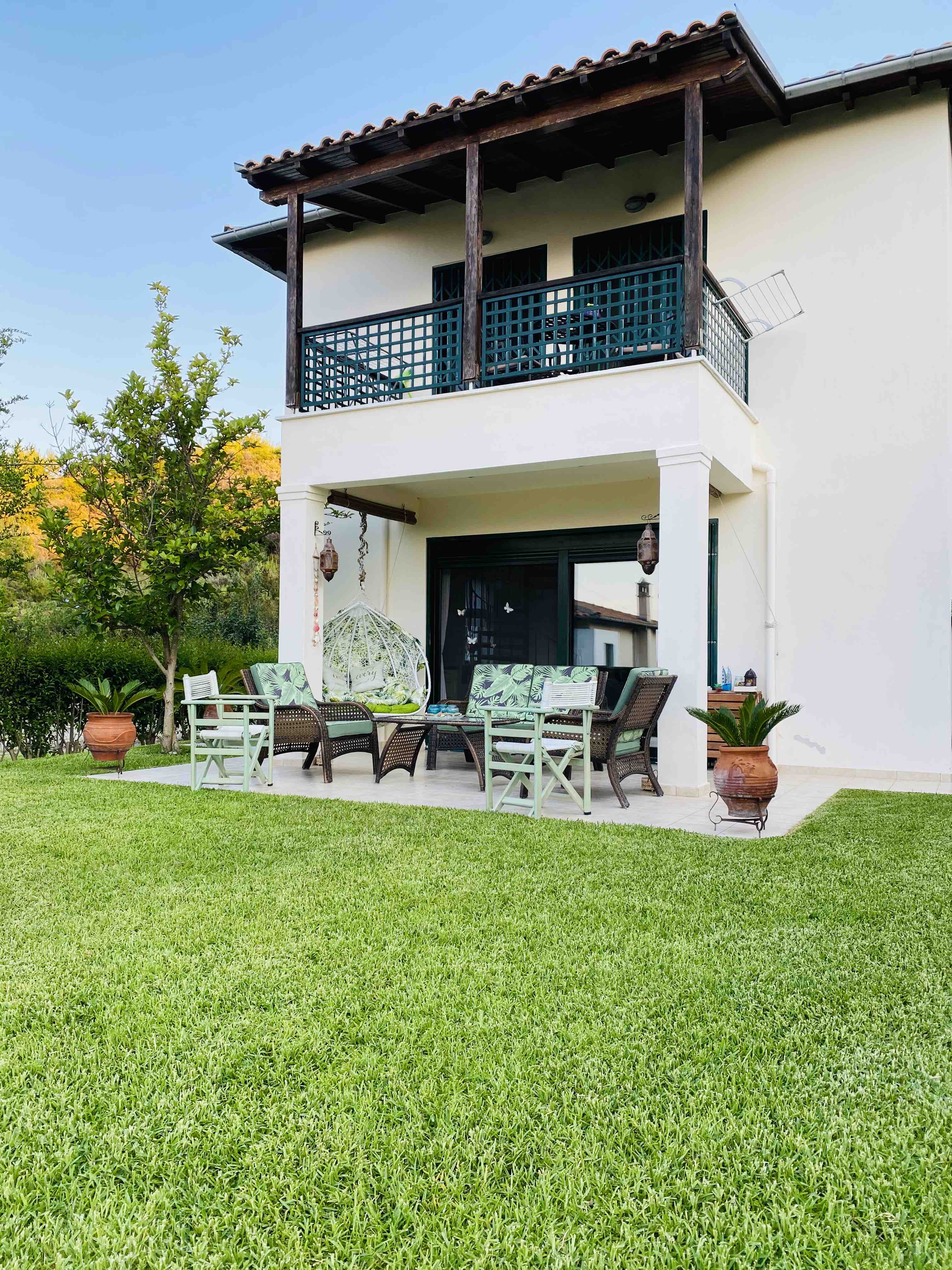 Detached villa with sea view