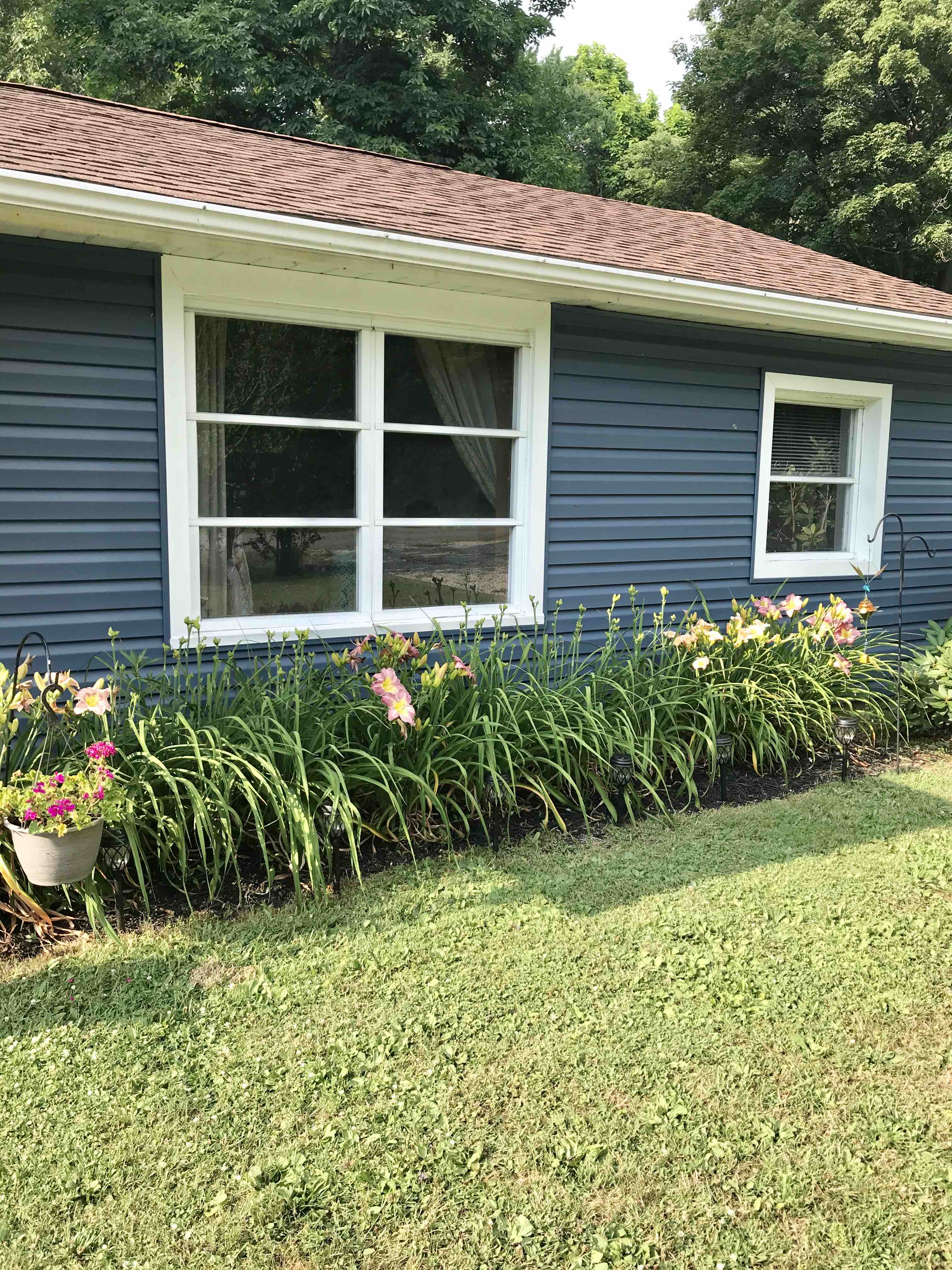 The Blue Cottage at Pymatuning Lake Cottages for Rent in Linesville