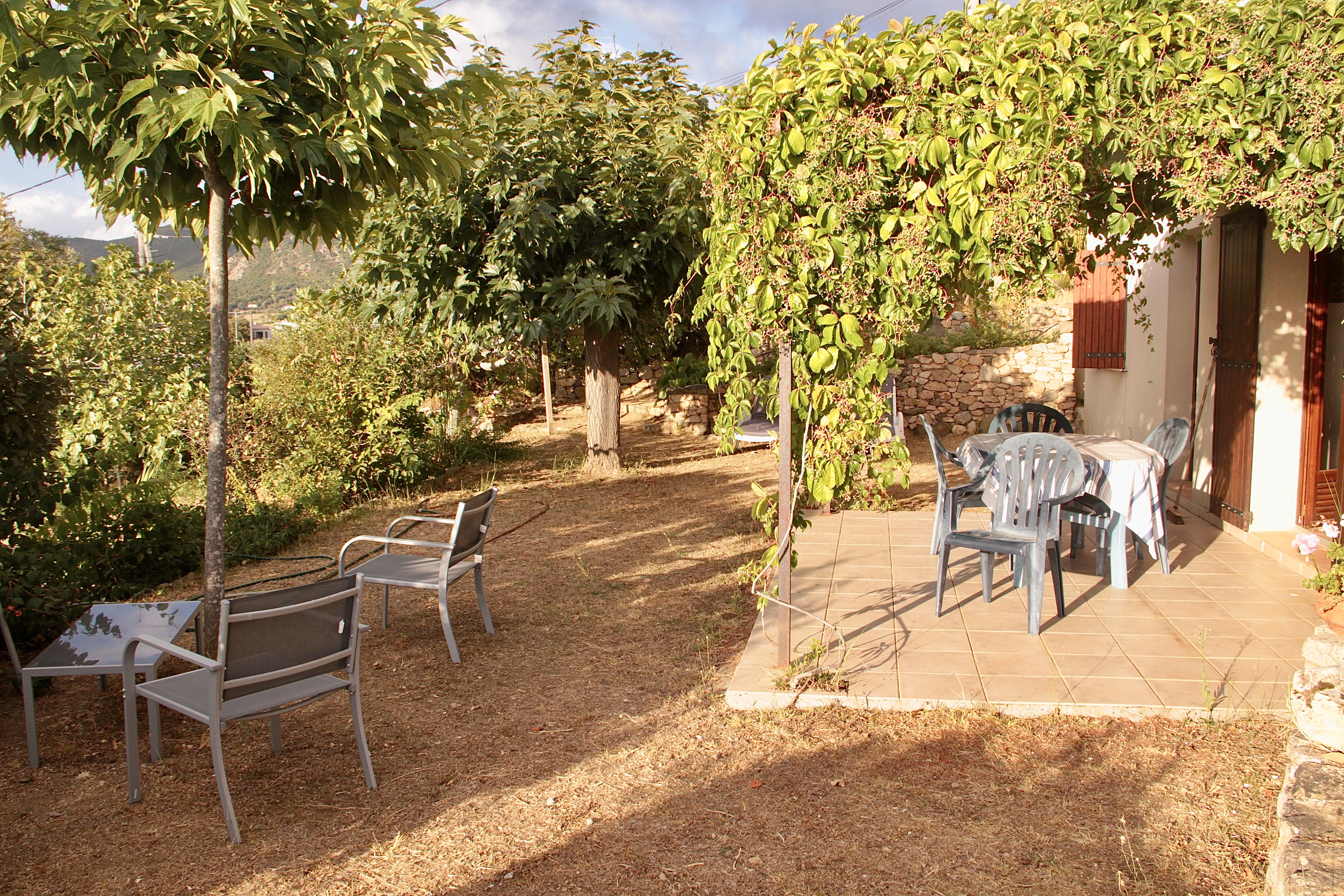 Bottom of villa near Ajaccio 15 min from the sea.