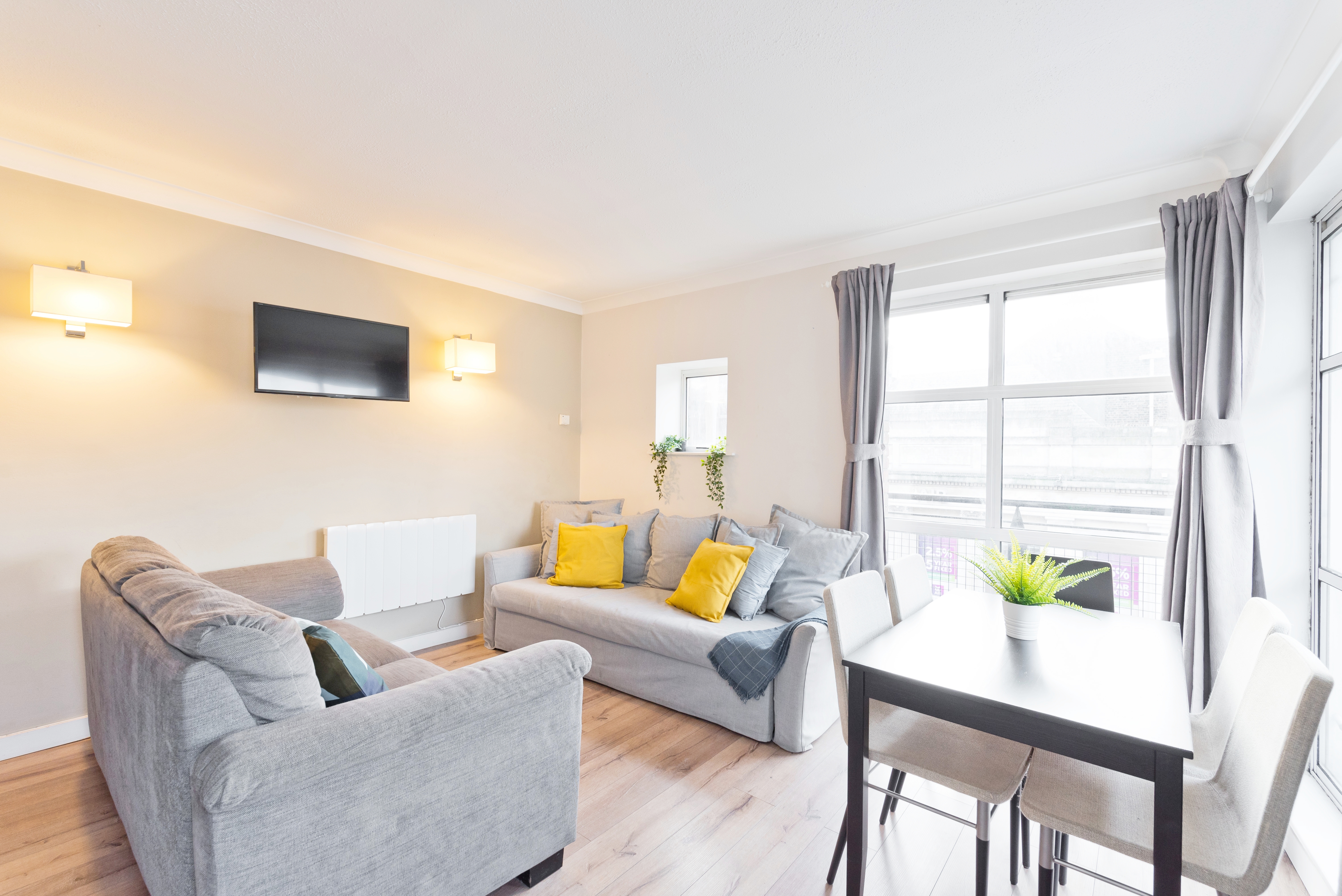 *GREAT LOCATION*SUPER 2BED APARTMENT*FAST WIFI &TV