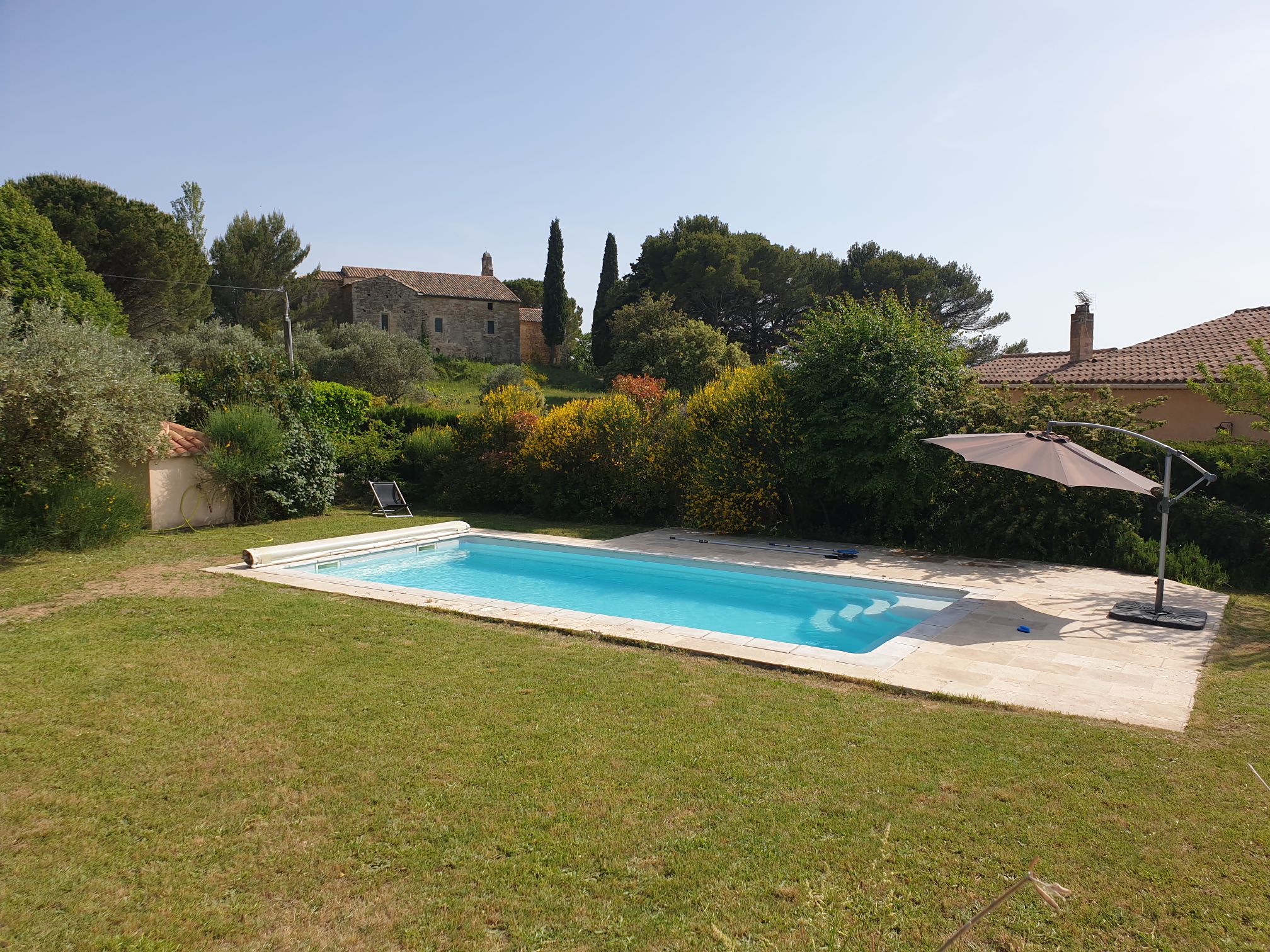 Studio in beautiful wooded garden with pool