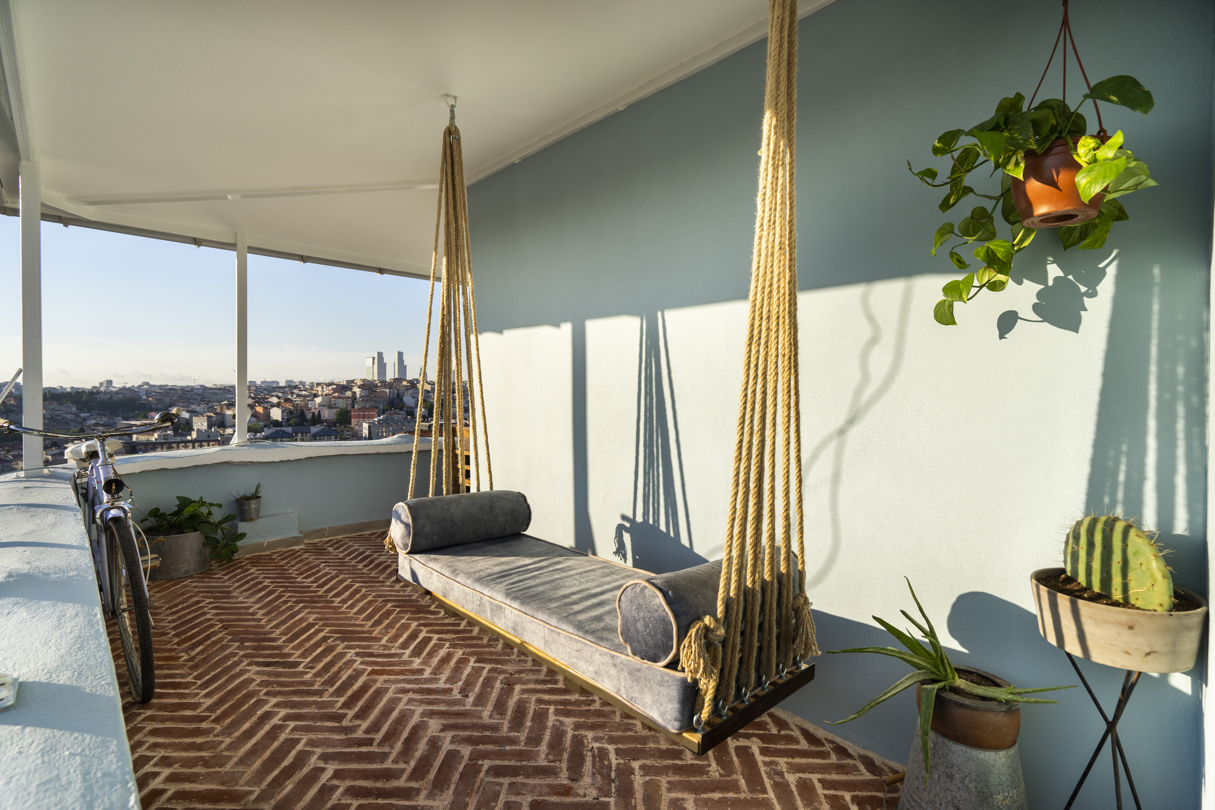 British Penthouse (center)